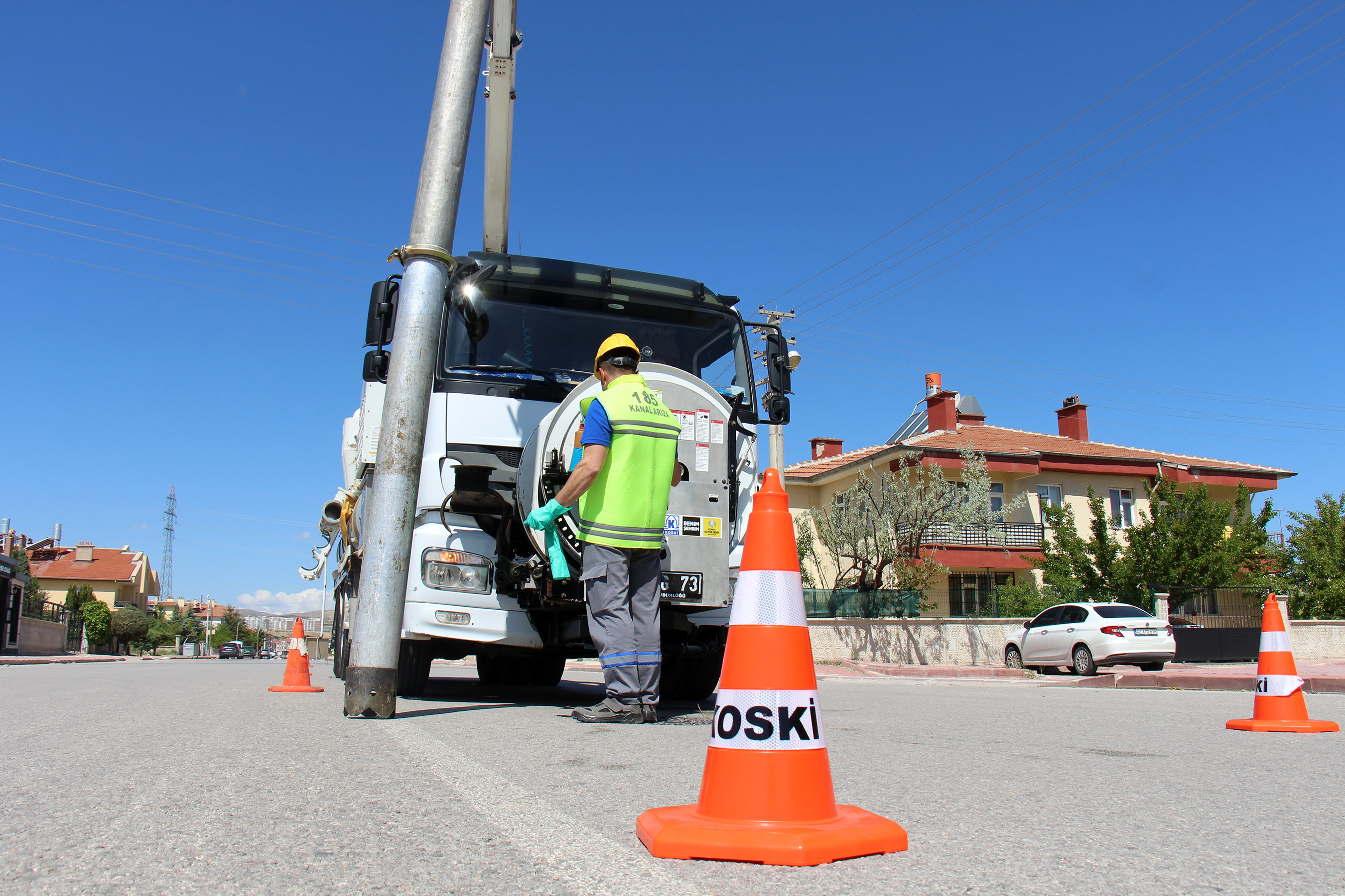 KOSKİ Taşkın Riskine Karşı Kombine Araçlarla Kanal Temizliği Yapıyor