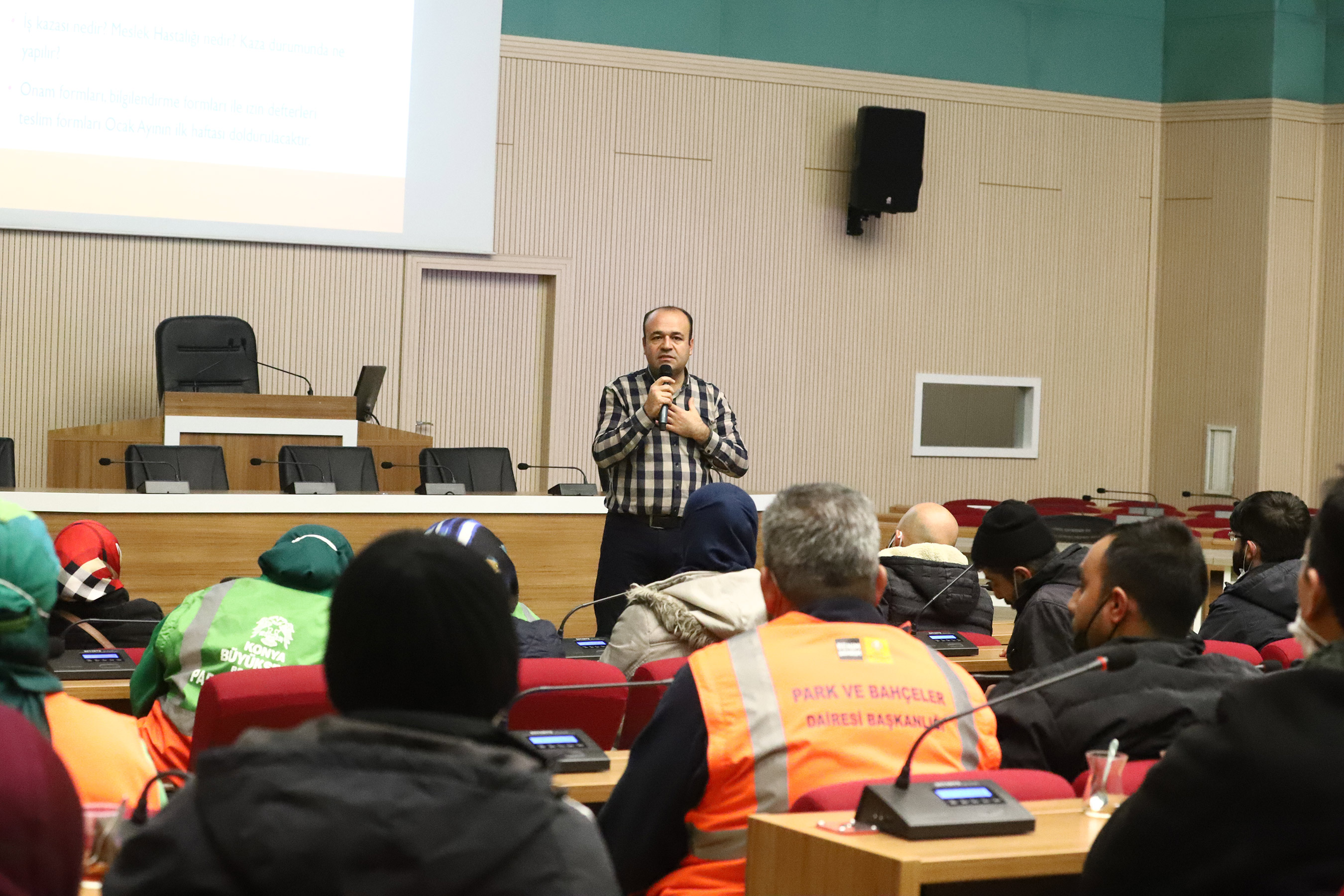 Büyükşehir'den Park ve Bahçeler Personeline Eğitim 