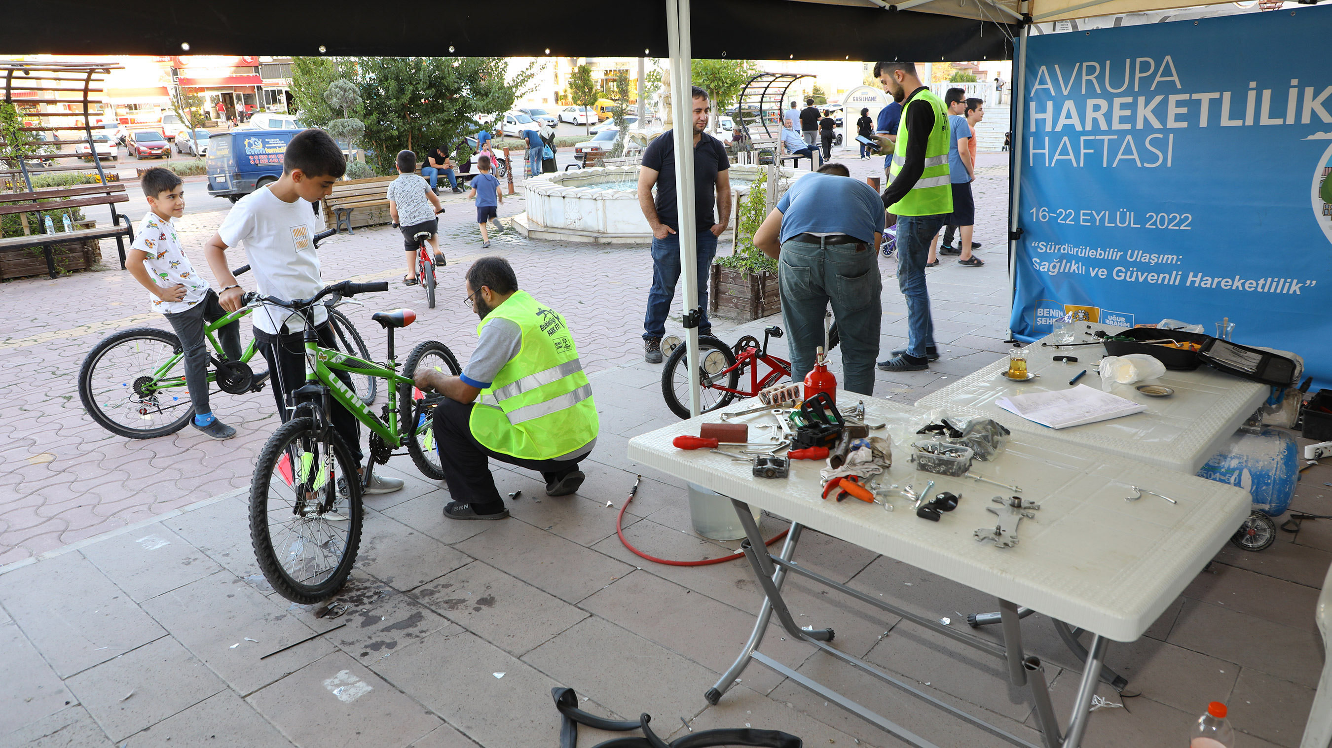 Bisiklet Sürücüleri Tarihe Pedal Çevirdi