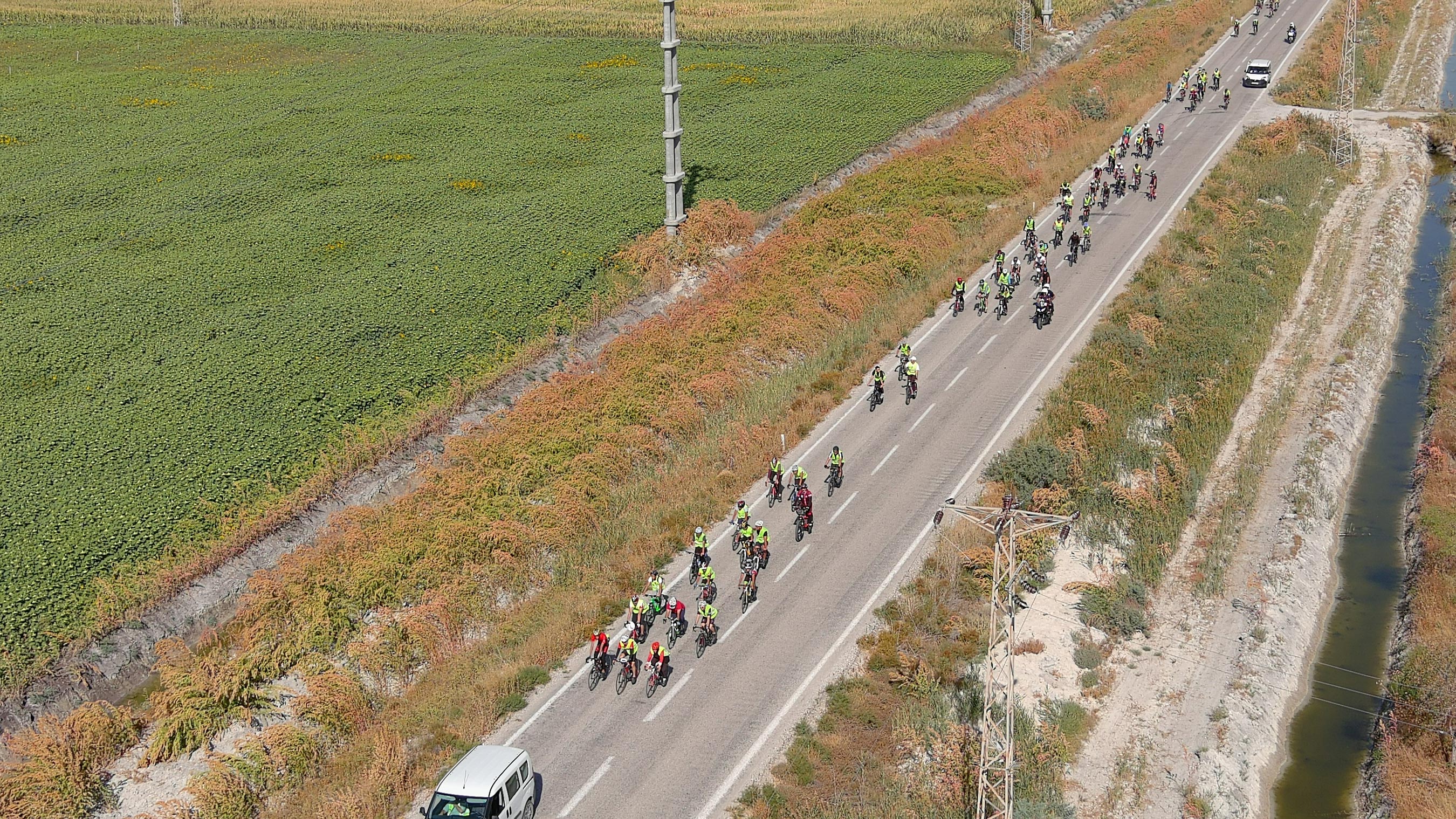 Bisiklet Sürücüleri Tarihe Pedal Çevirdi