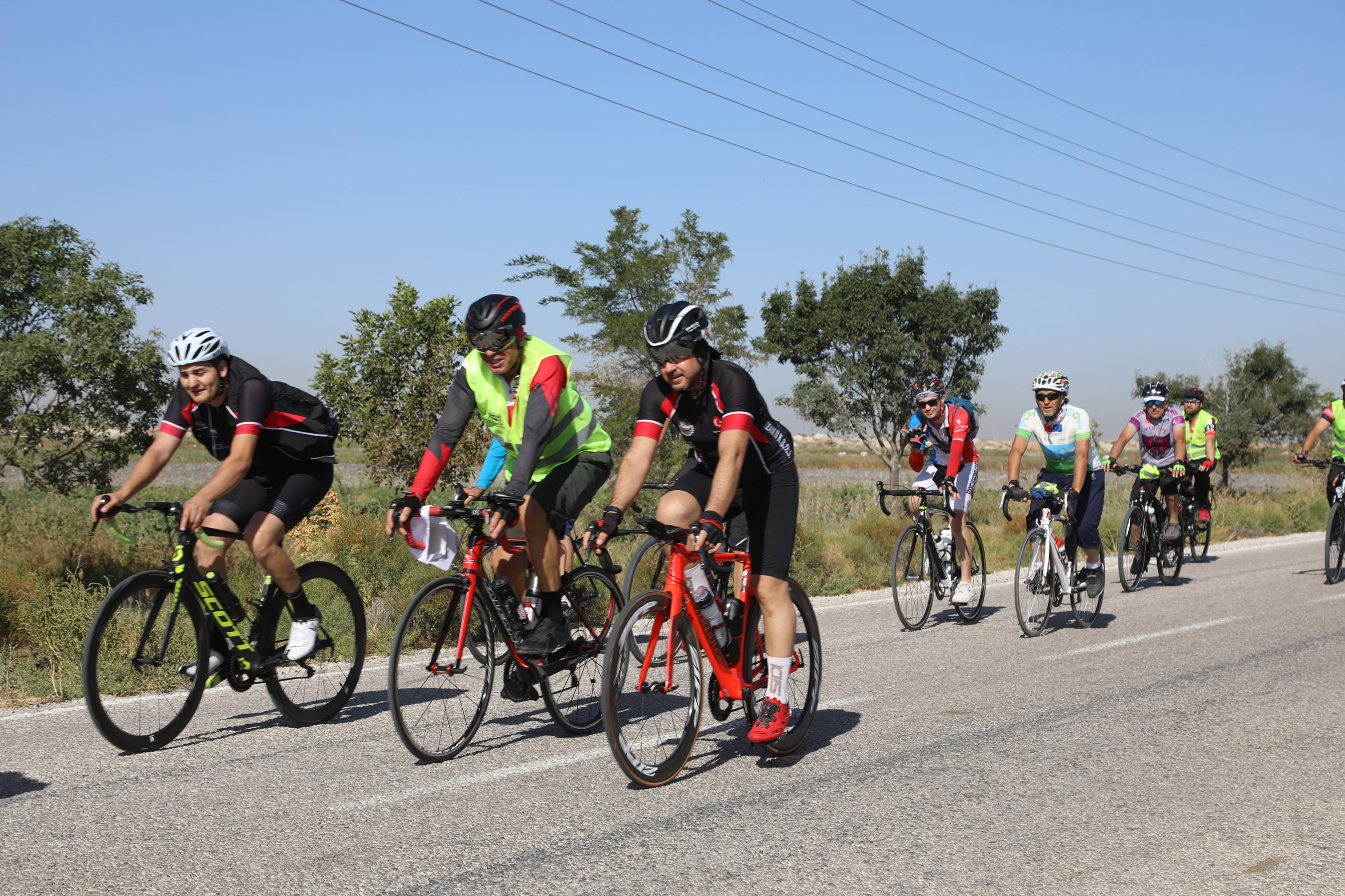 Bisiklet Sürücüleri Tarihe Pedal Çevirdi
