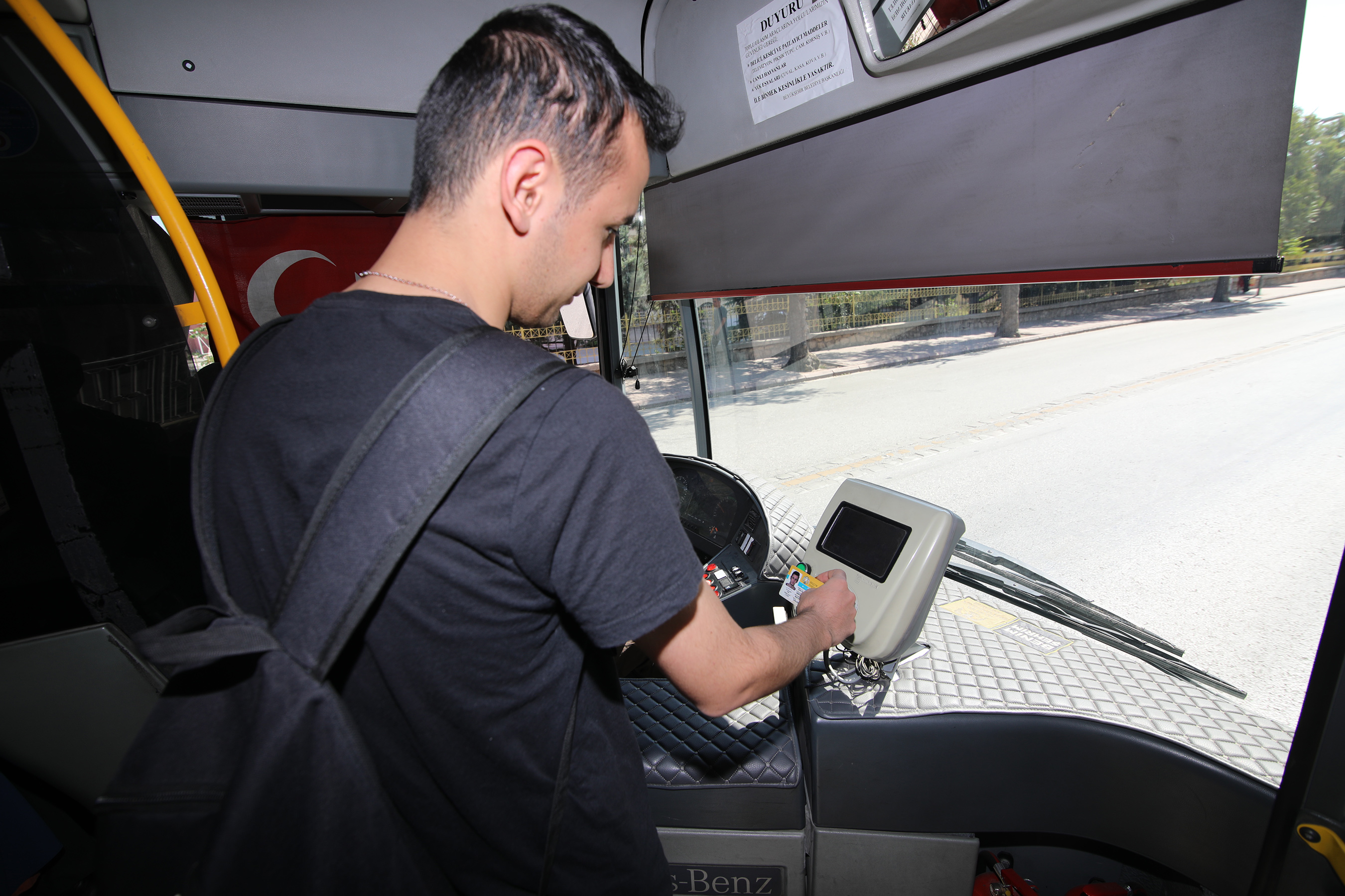 Konya'da Yeni Üniversite Öğrencileri Toplu Ulaşımdan 10 Gün Ücretsiz Yararlanıyor 