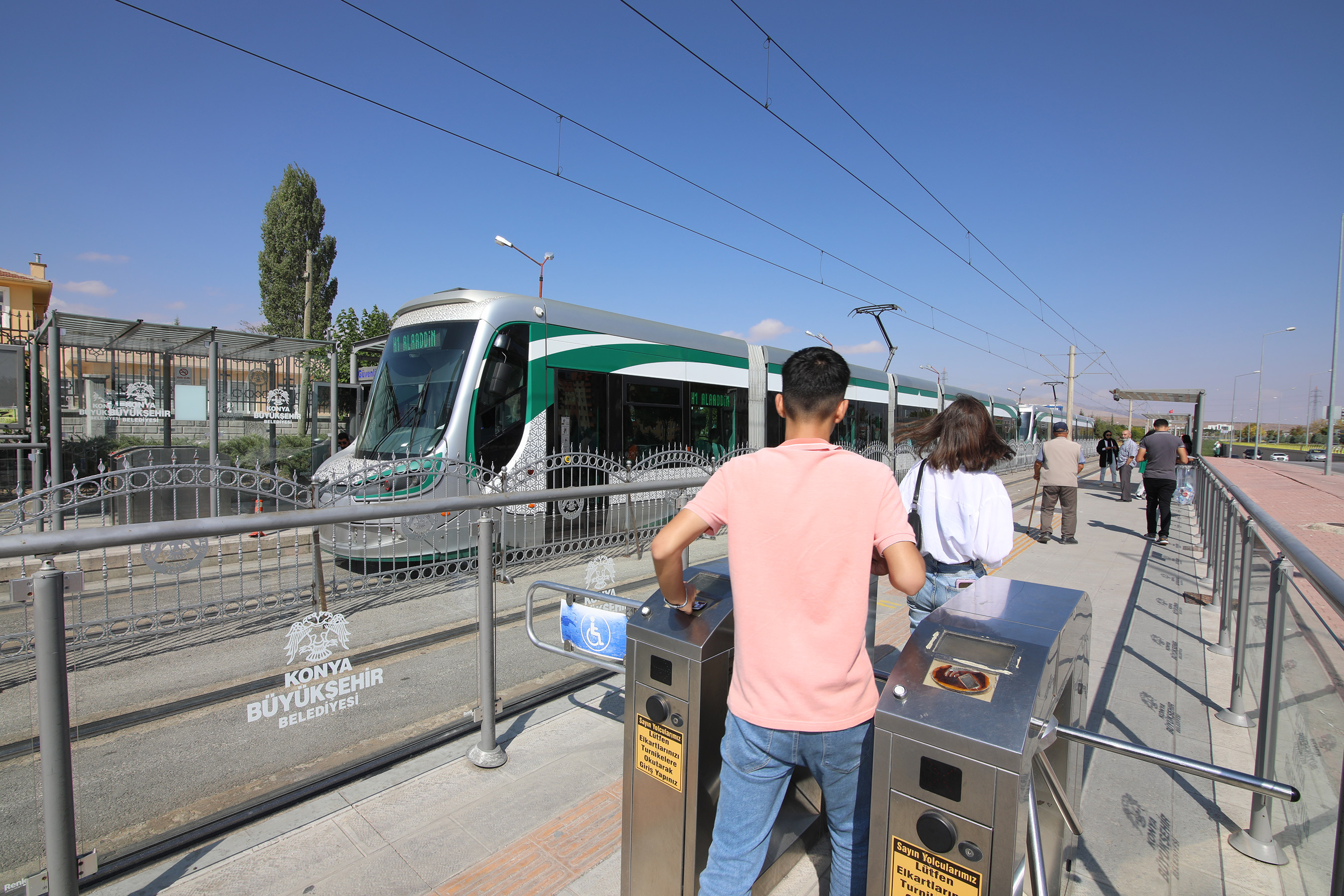 Konya'da Yeni Üniversite Öğrencileri Toplu Ulaşımdan 10 Gün Ücretsiz Yararlanıyor 