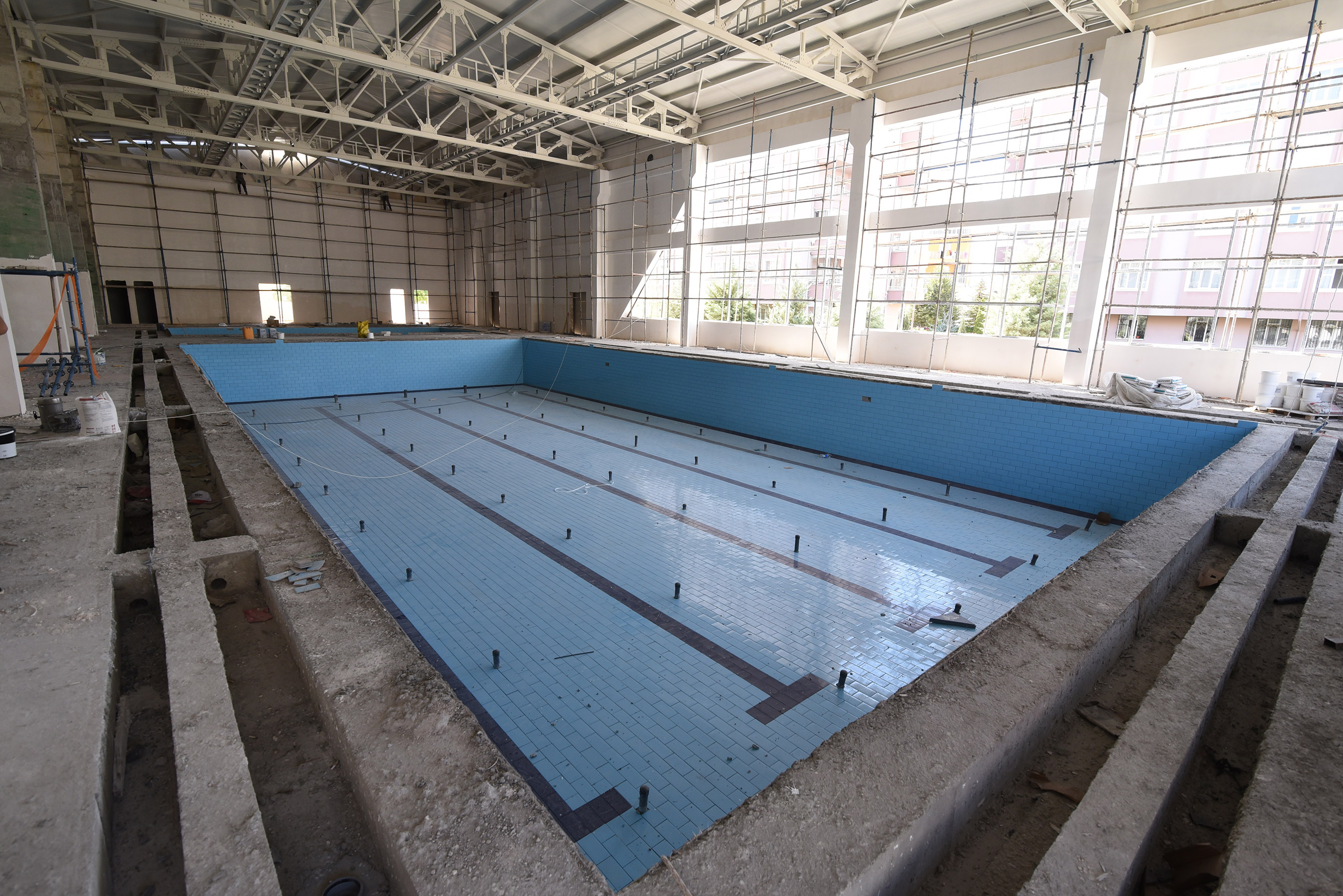 Başkan Altay Ereğli Yarı Olimpik Yüzme Havuzunu İnceledi 