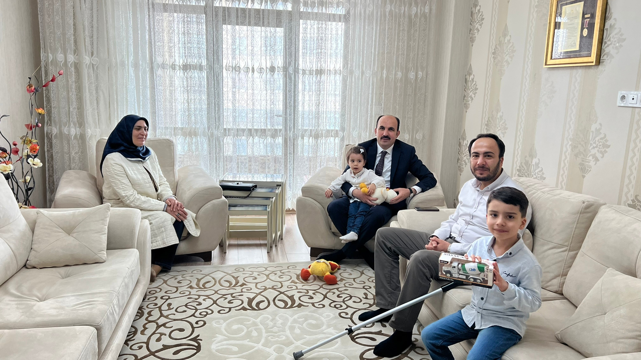 Başkan Altay Ramazan Bayramı'nda Şehit ve Gazi Ailelerini Ziyaret Etti