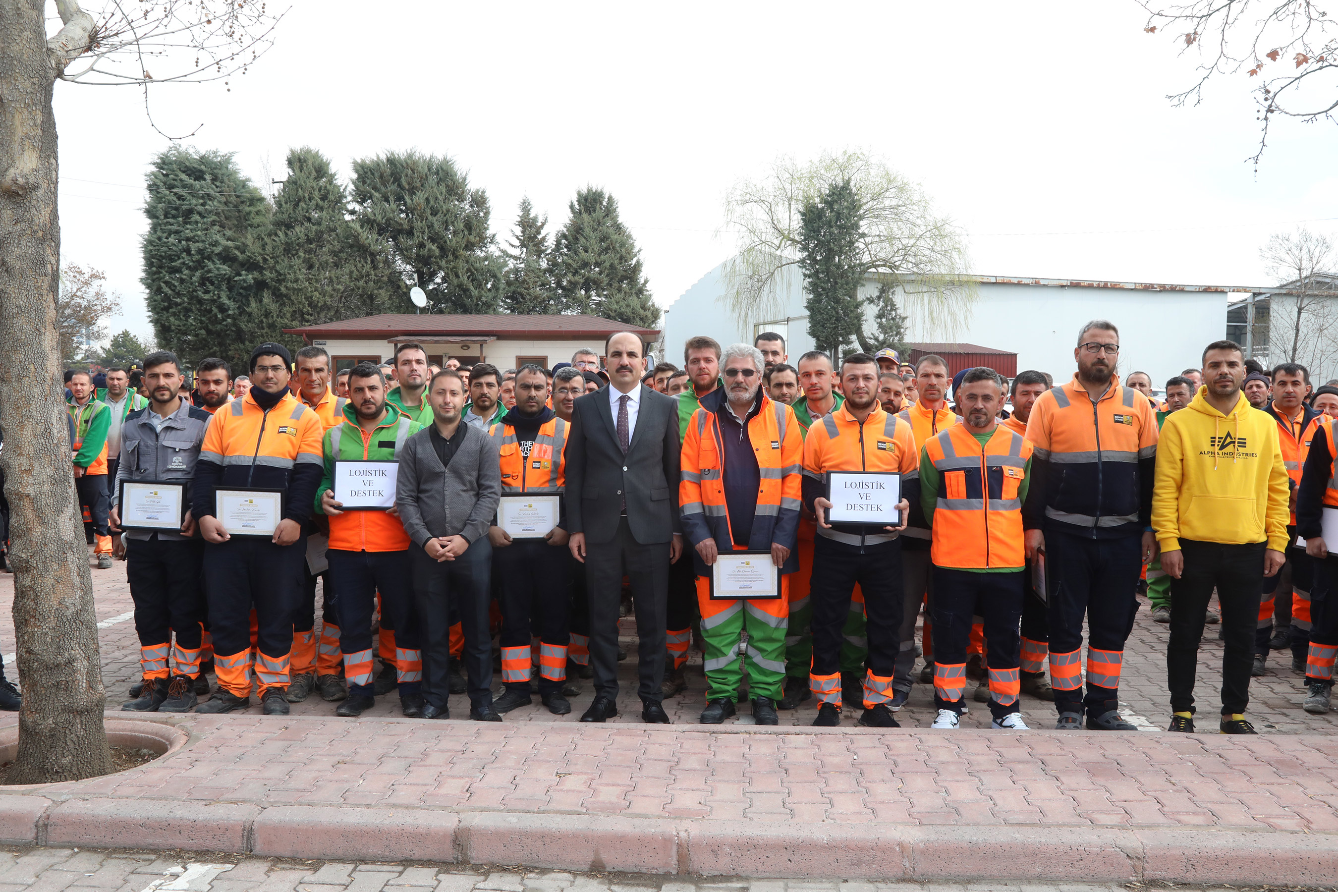 Başkan Altay Hatay'da Görev Yapan Personele Teşekkür Belgesi Takdim Etti