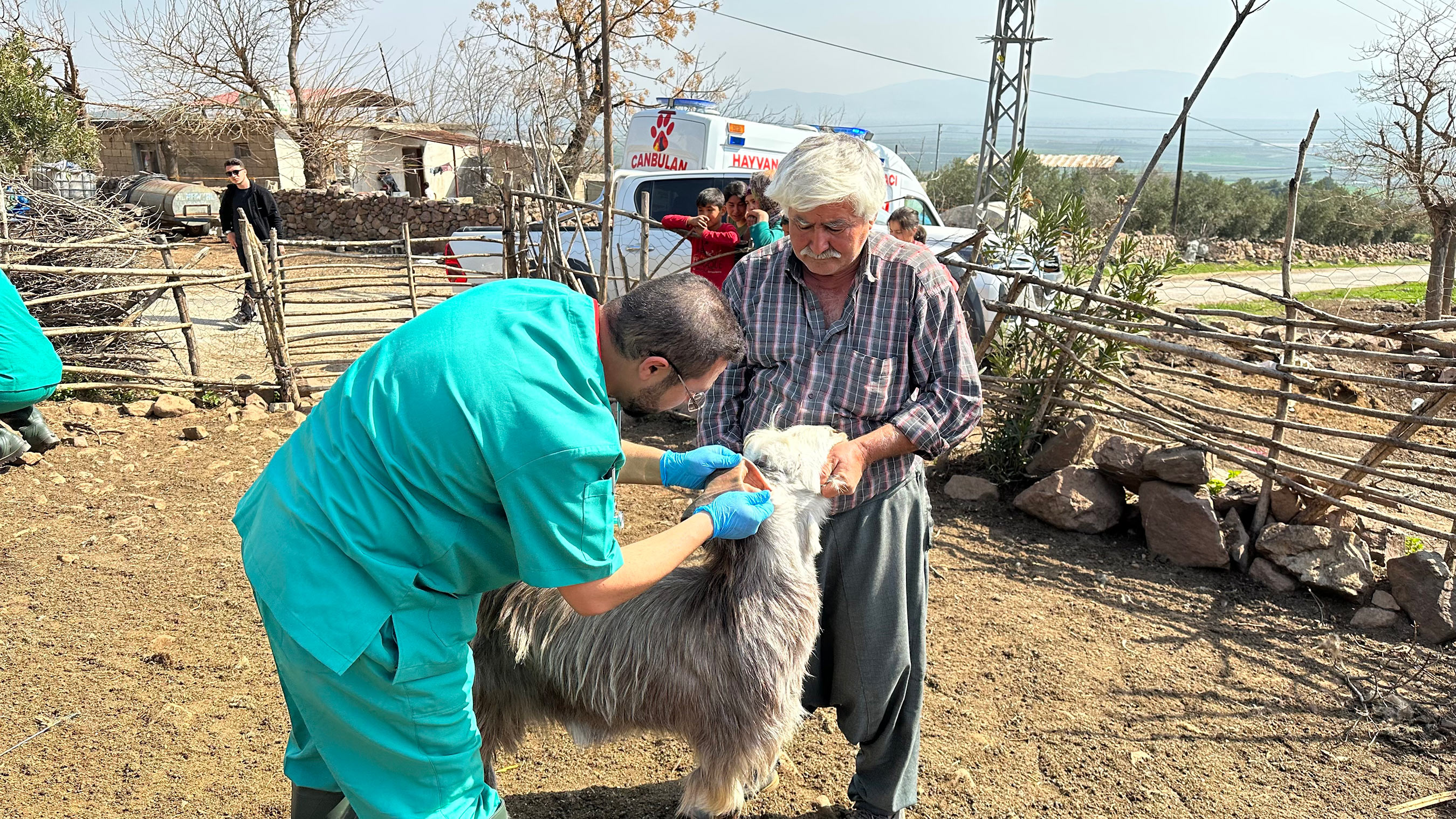 Konya Büyükşehir Hatay'daki Üreticilerin Hayvanlarına Muayene Hizmeti Veriyor