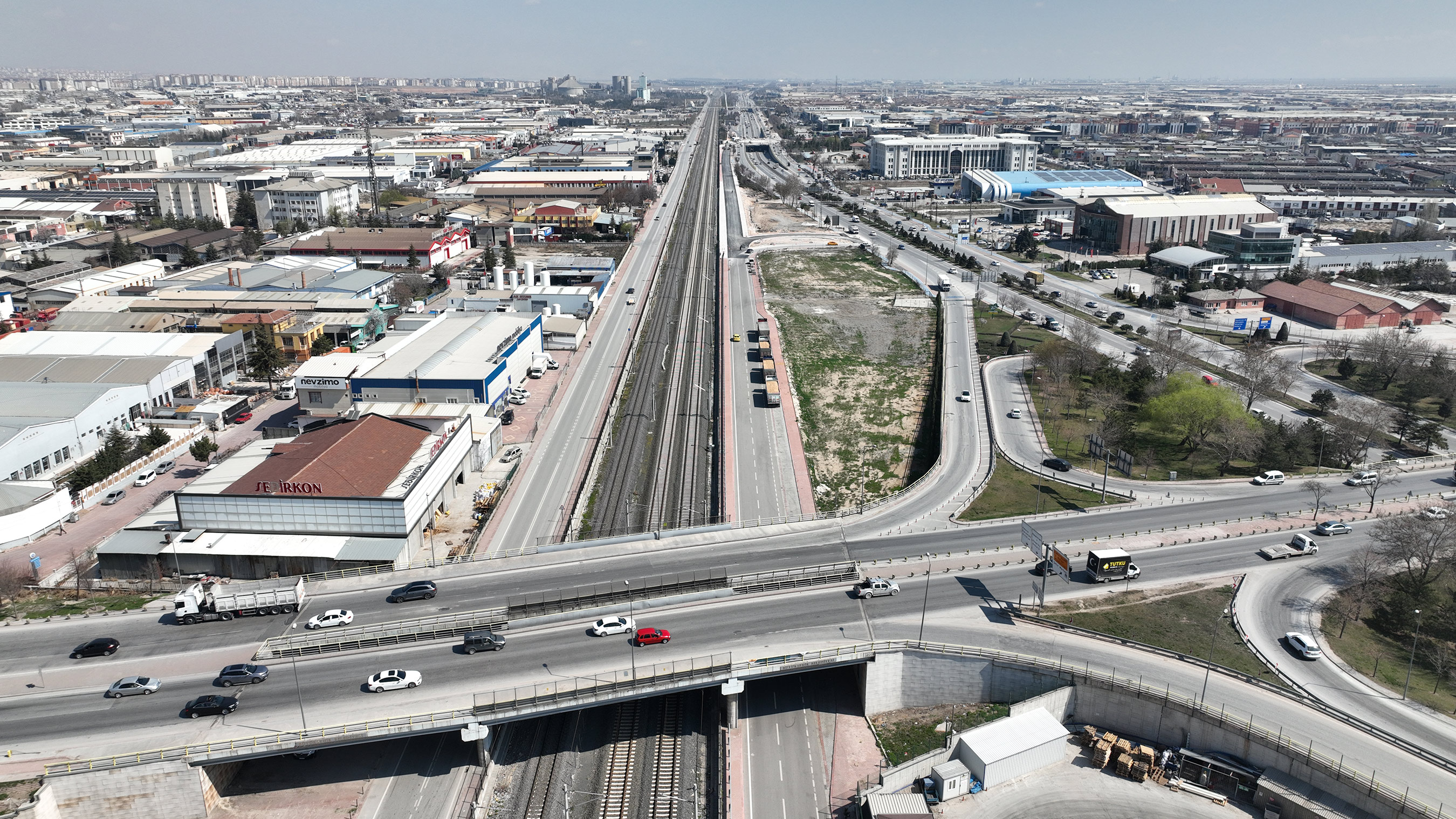 Konya Büyükşehir'den Demiryolu Caddesi'nde Trafiği Rahatlatacak Düzenlemeler