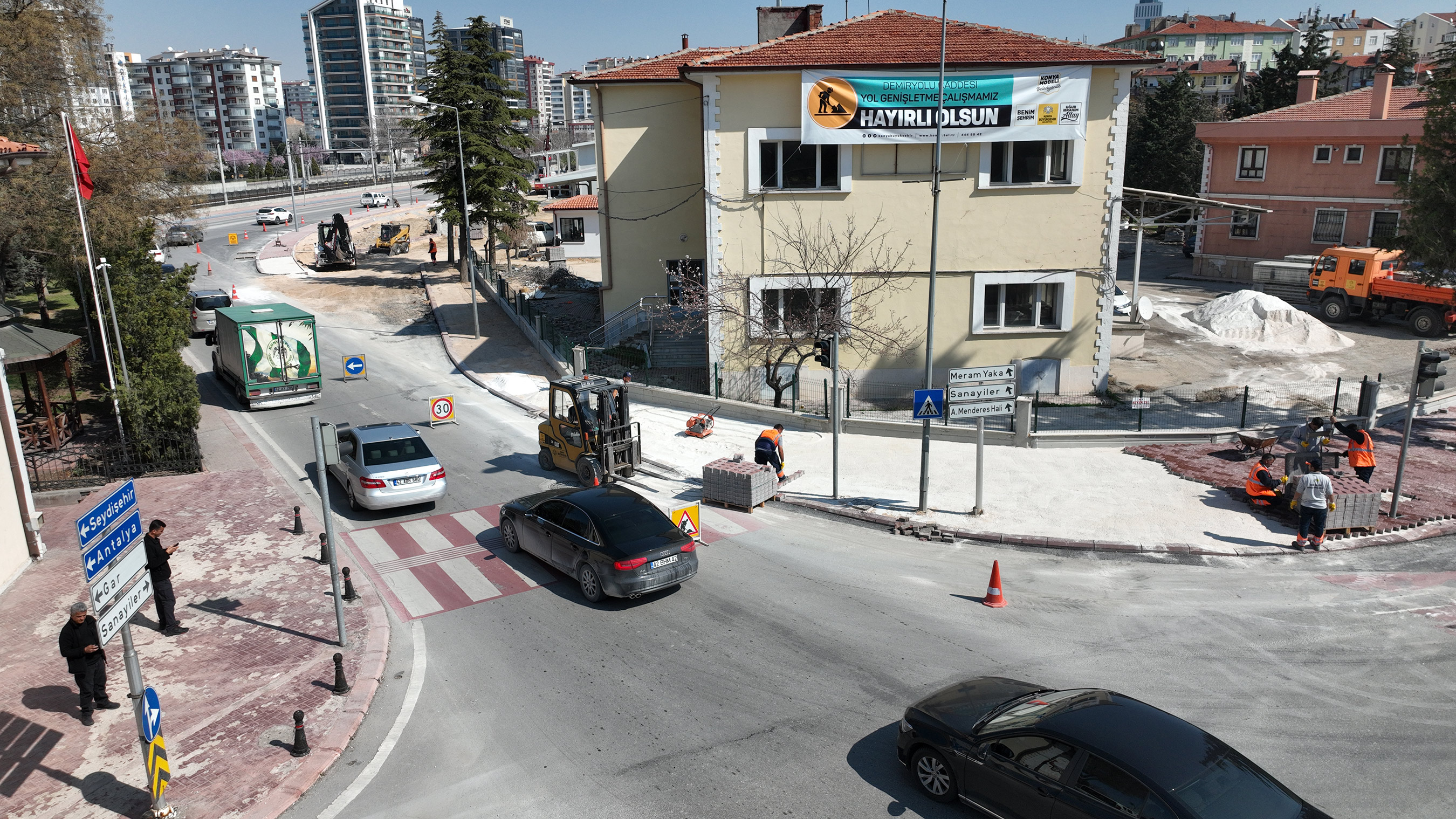 Konya Büyükşehir'den Demiryolu Caddesi'nde Trafiği Rahatlatacak Düzenlemeler