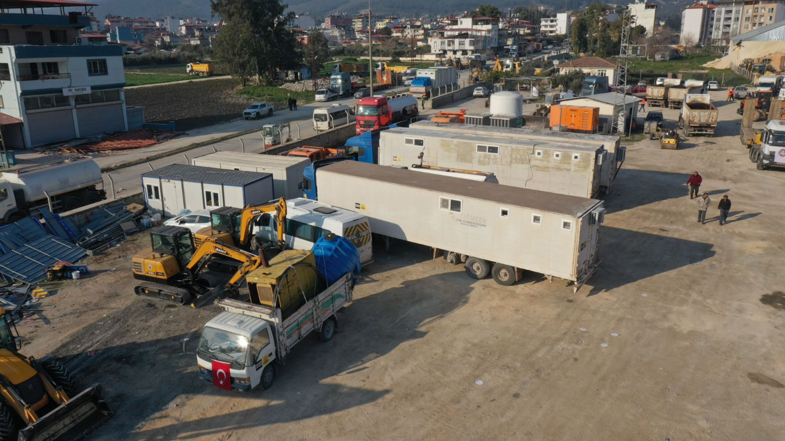 Konya Büyükşehir Deprem Bölgesinde Araç Şantiyesi Kurdu