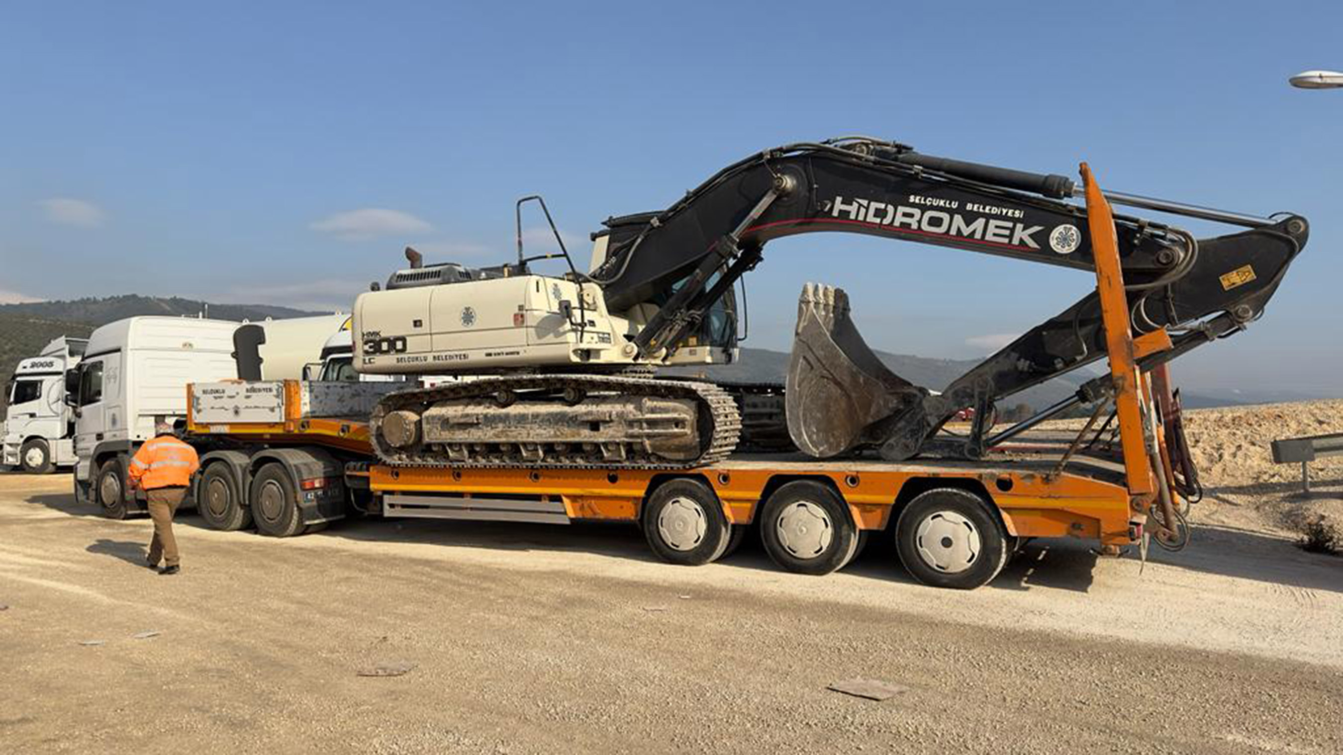 Konya Büyükşehir Deprem Bölgesinde Araç Şantiyesi Kurdu