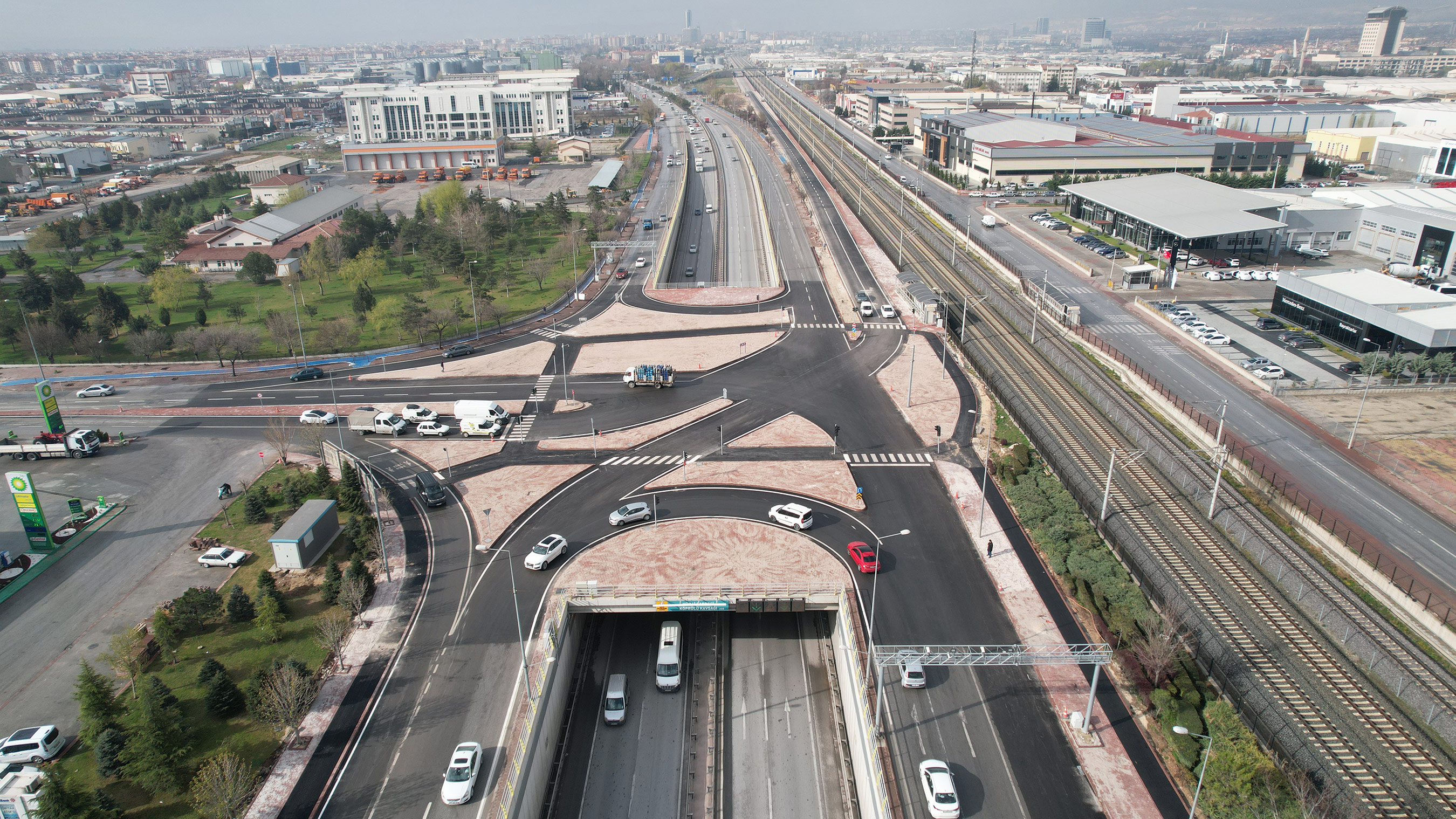 Demir Yolu Caddesi'nde Trafiği Rahatlatacak Düzenleme Tamamlandı
