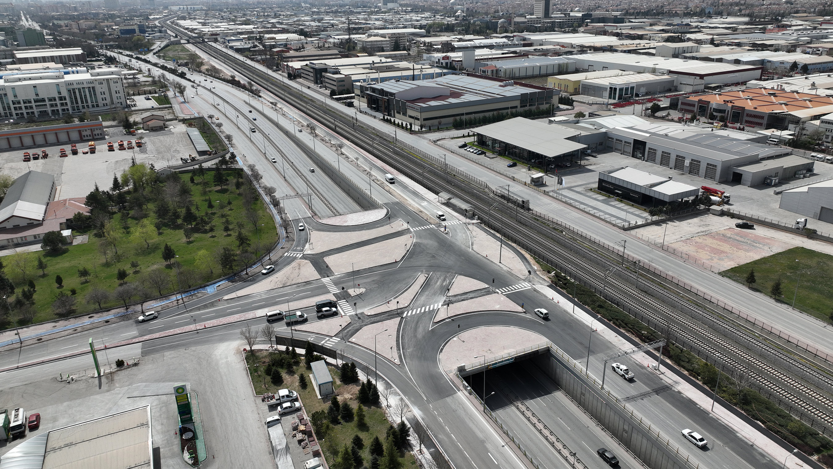Demir Yolu Caddesi'nde Trafiği Rahatlatacak Düzenleme Tamamlandı