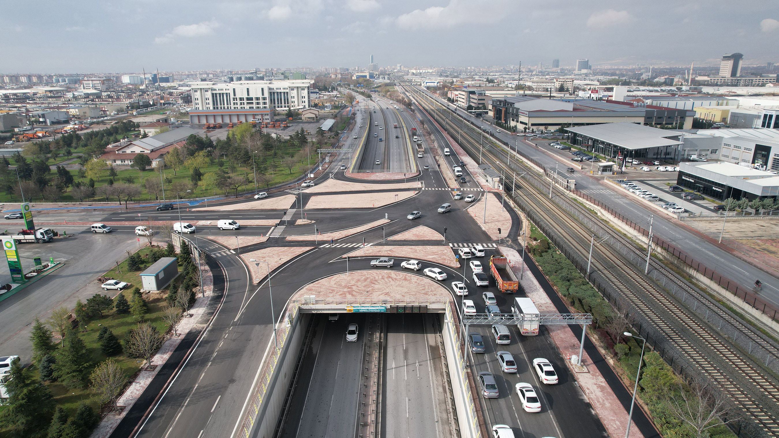 Demir Yolu Caddesi'nde Trafiği Rahatlatacak Düzenleme Tamamlandı