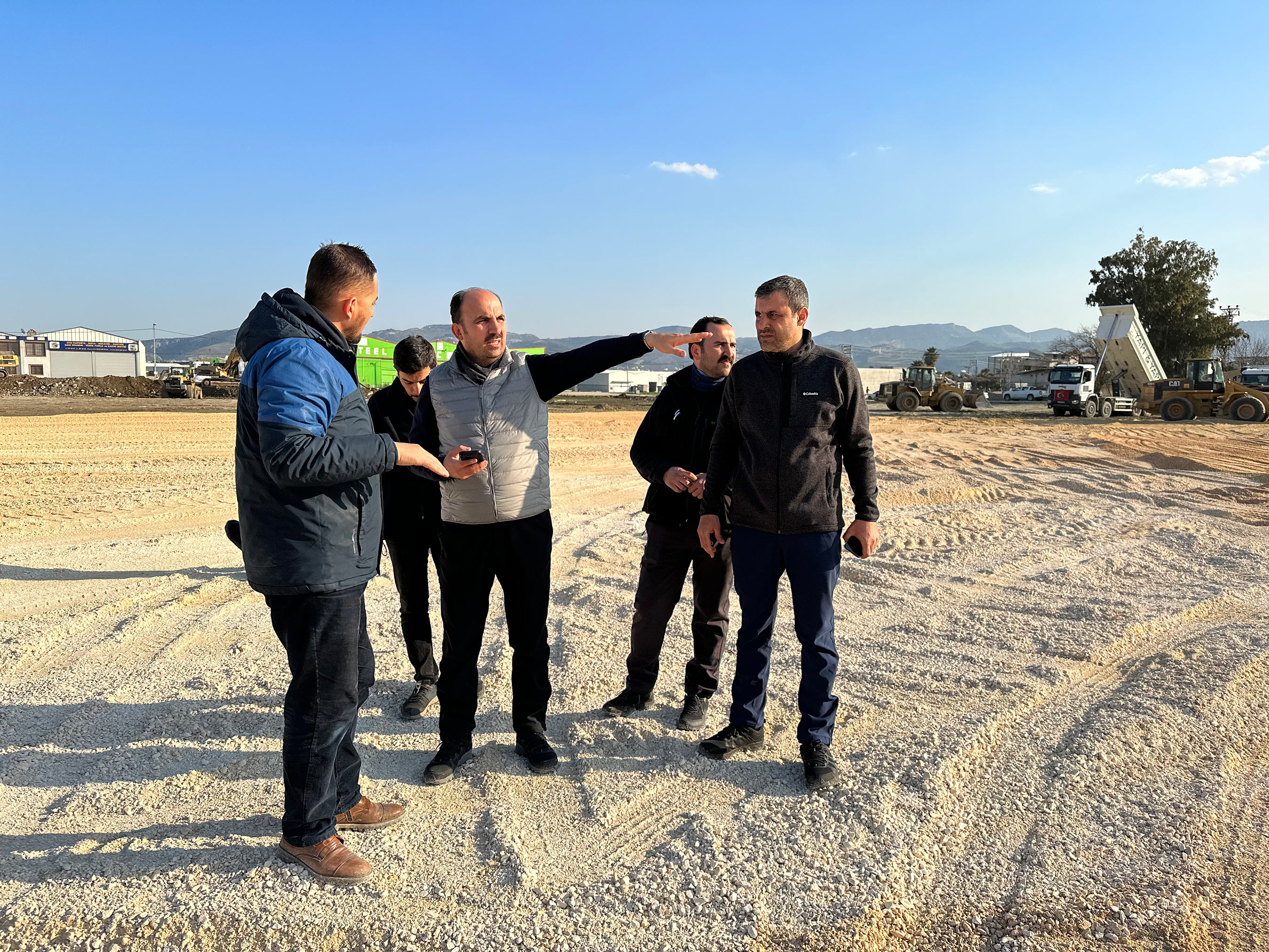 Başkan Altay Hatay'da Kurulacak Konteyner Kent Alanını İnceledi