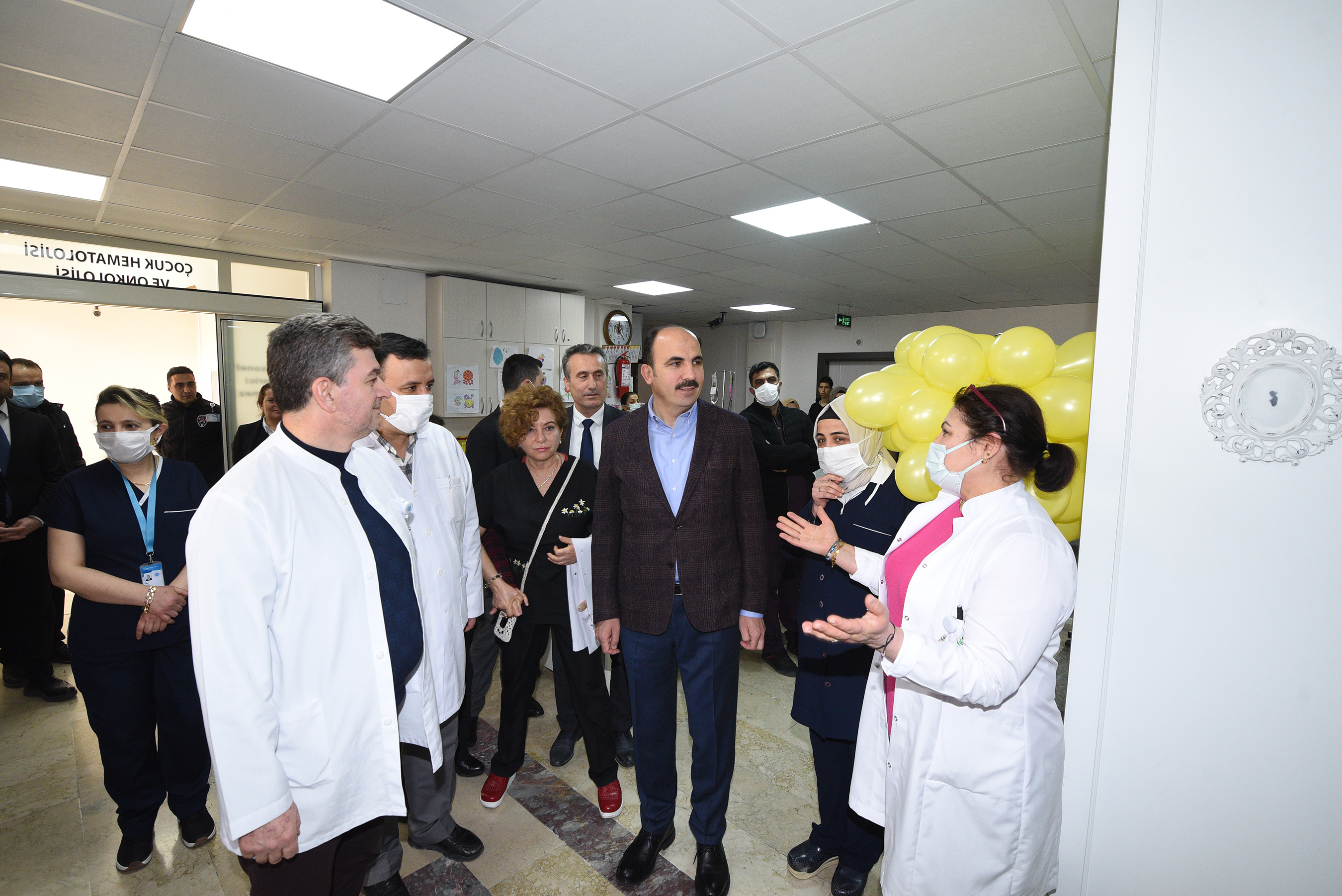 Başkan Altay Onkoloji Servisindeki Çocuklara Şivlilik Dağıtarak Moral Verdi