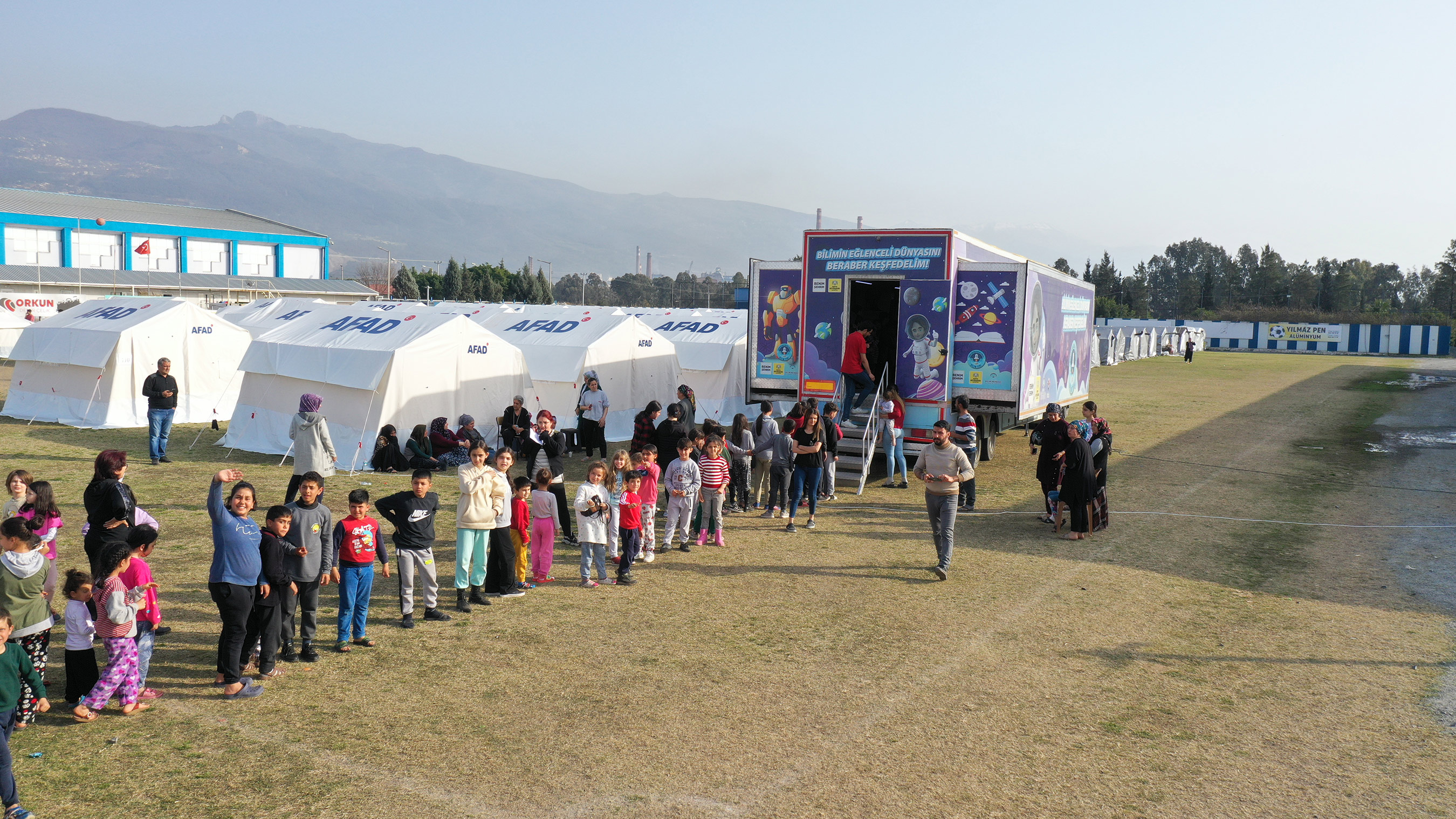 Depremzede Çocuklar Konya Büyükşehir`in Bilim Tırı`nda Moral Buluyor