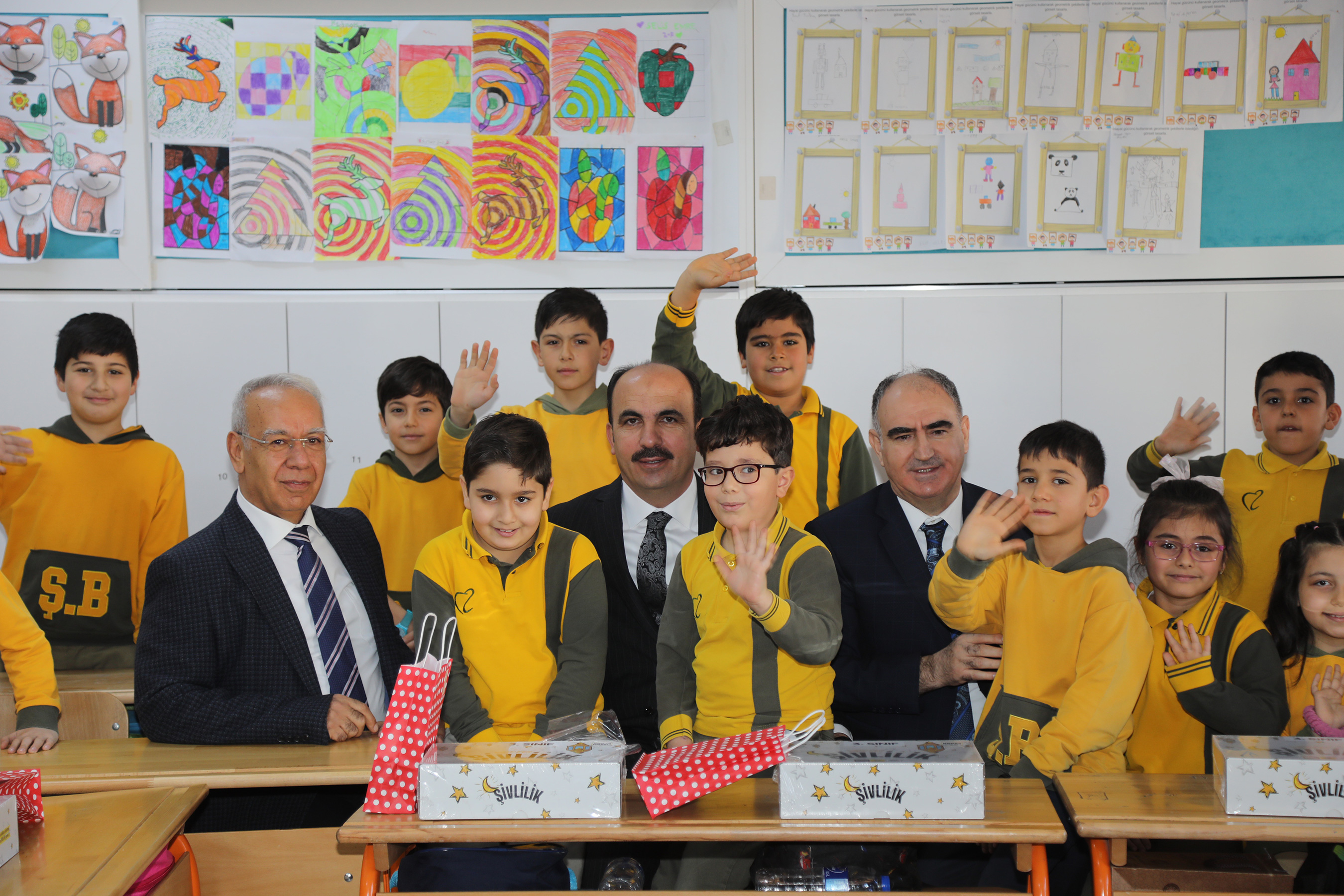 Başkan Altay: '200 Bin Çocuğumuza Karneleri İle Birlikte Şivlilik Hediyemizi Ulaştırdık'