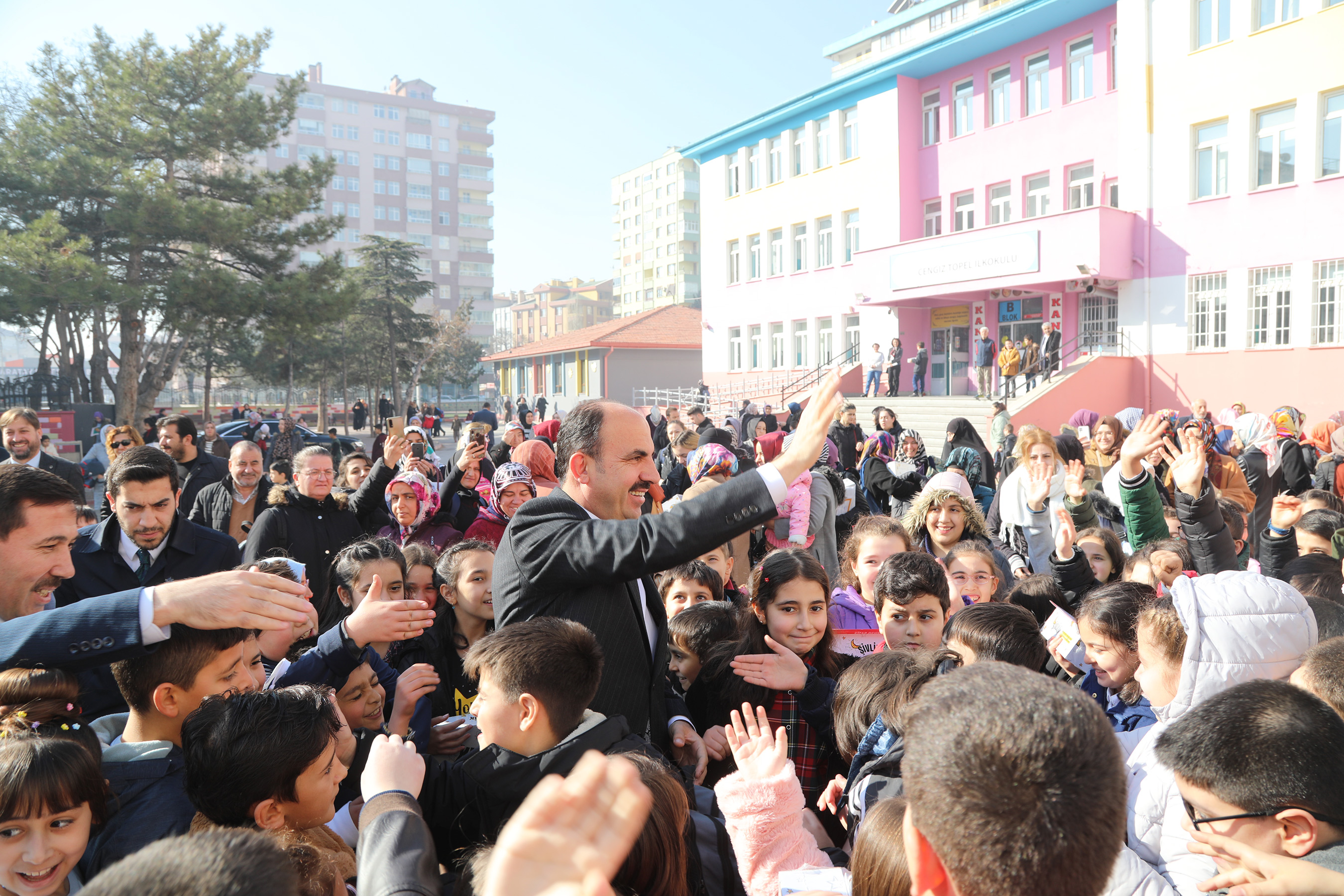 Başkan Altay: '200 Bin Çocuğumuza Karneleri İle Birlikte Şivlilik Hediyemizi Ulaştırdık'