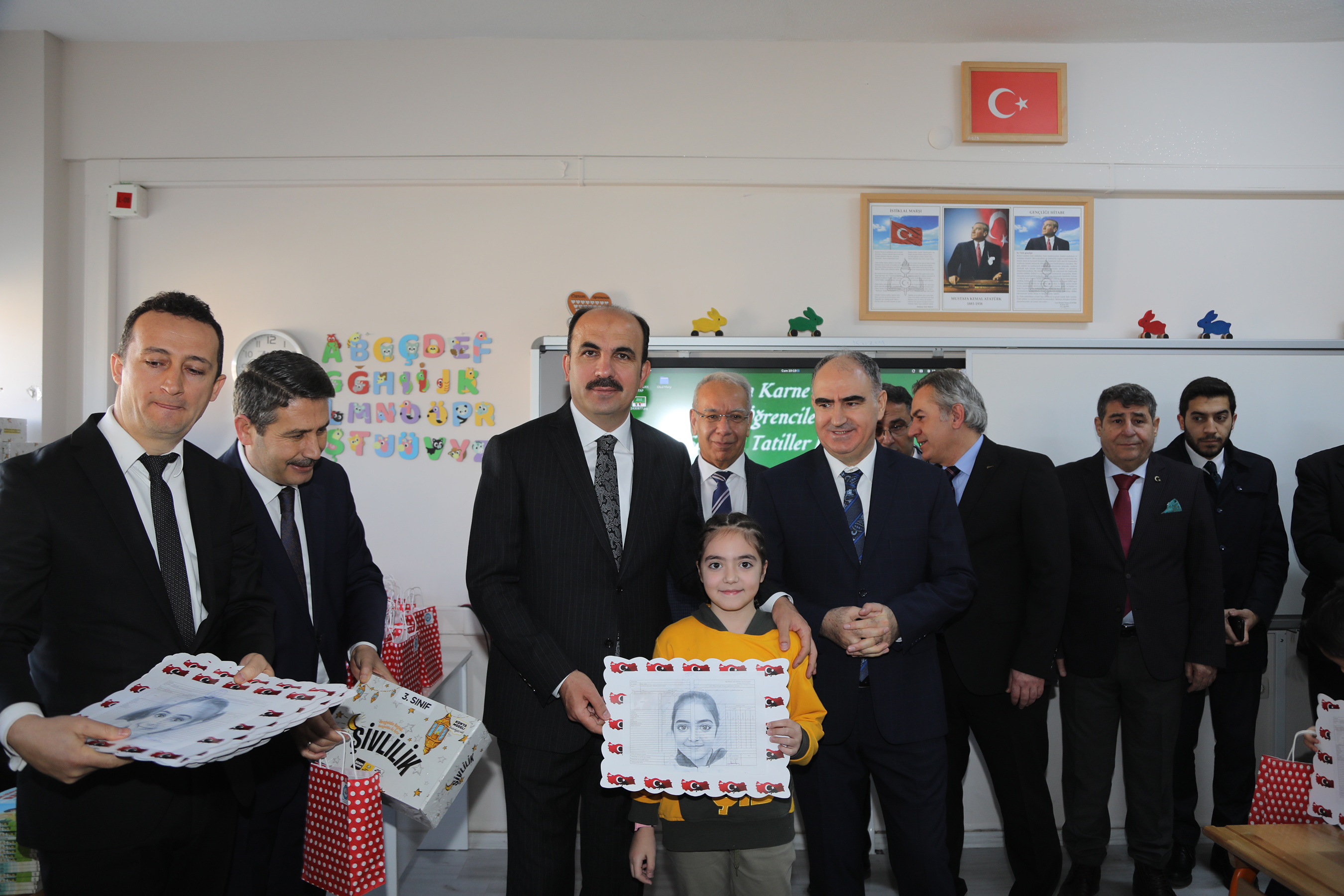 Başkan Altay: '200 Bin Çocuğumuza Karneleri İle Birlikte Şivlilik Hediyemizi Ulaştırdık'