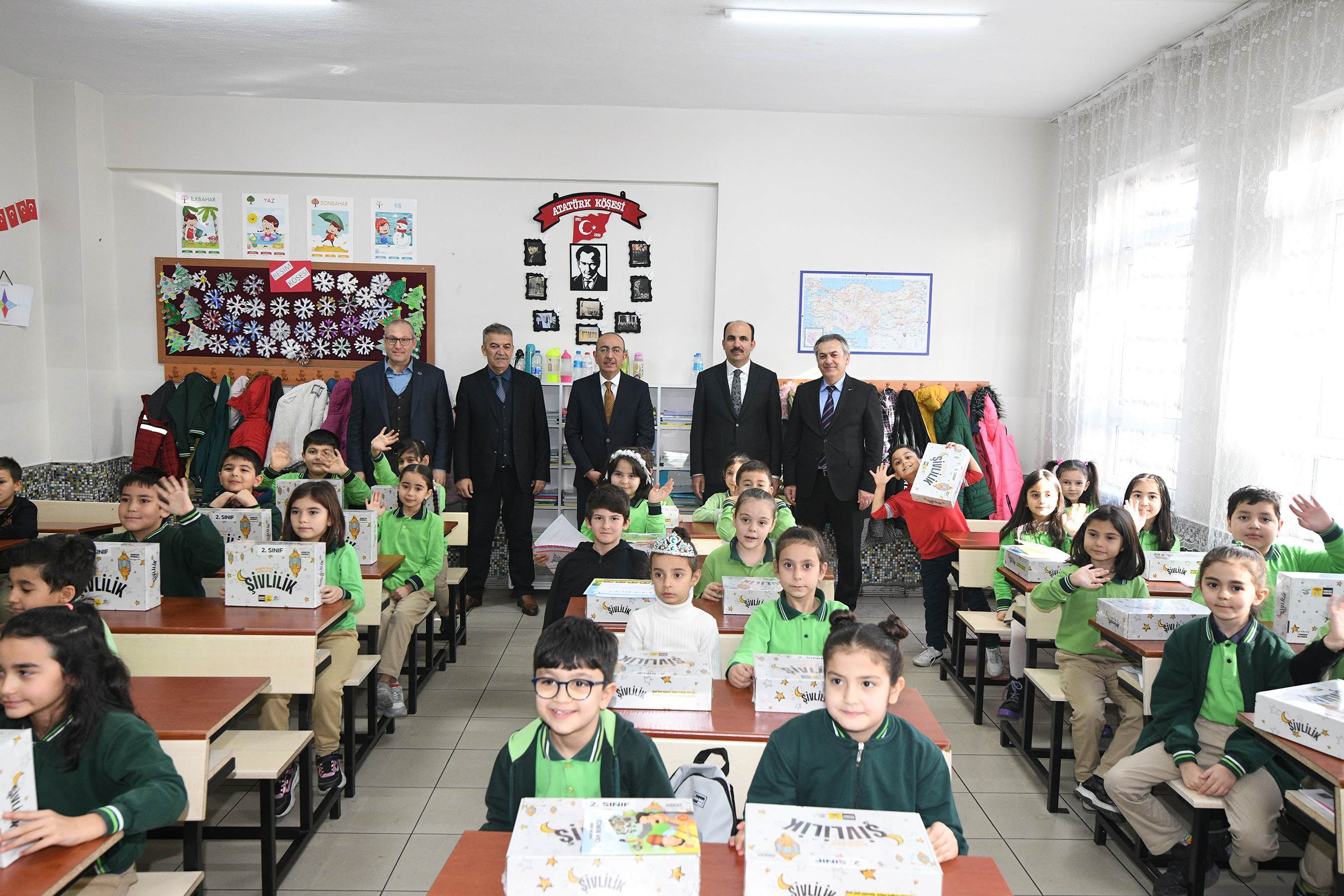 Başkan Altay: '200 Bin Çocuğumuza Karneleri İle Birlikte Şivlilik Hediyemizi Ulaştırdık'