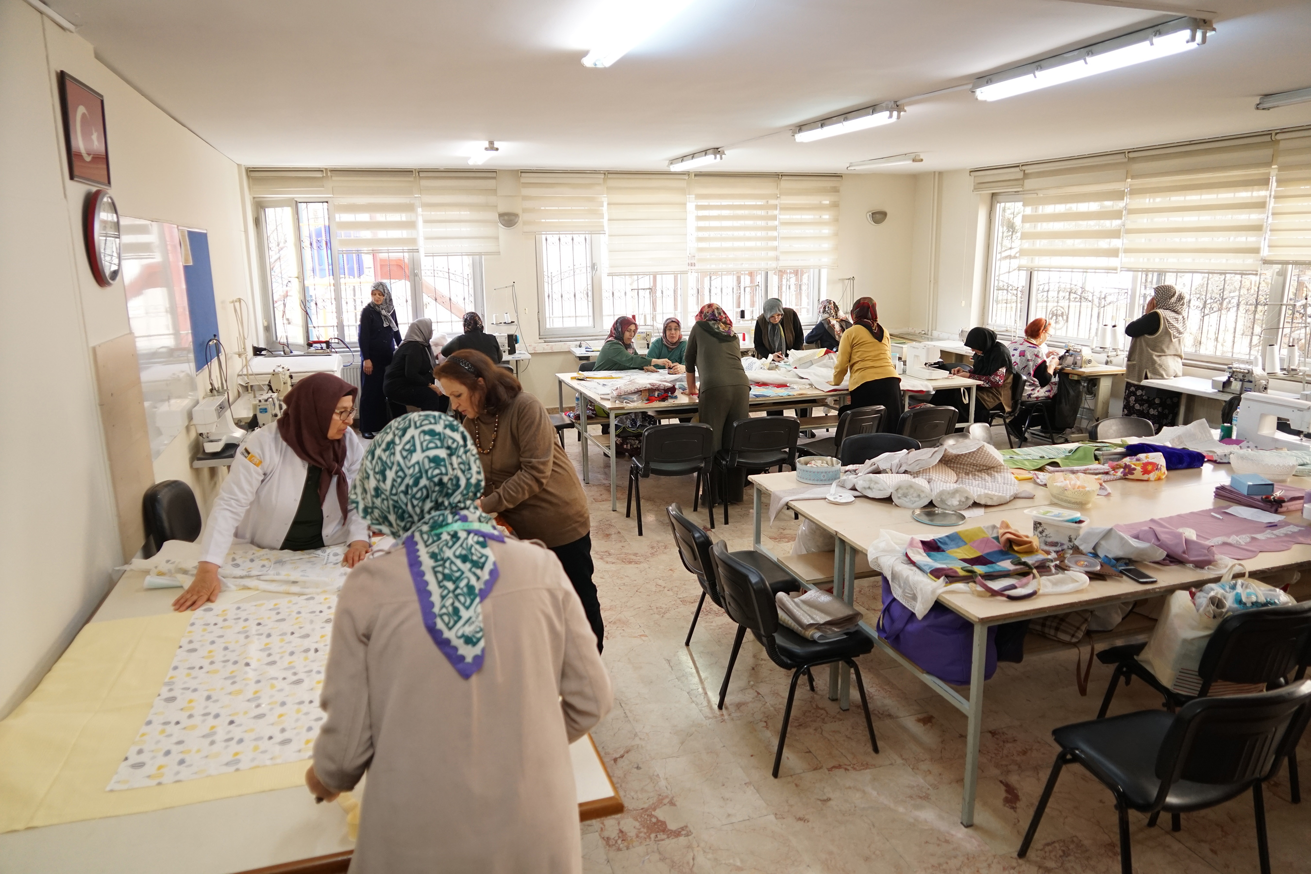 KOMEK ve ASEM Mensupları Depremzedelerin İçini Isıtıyor