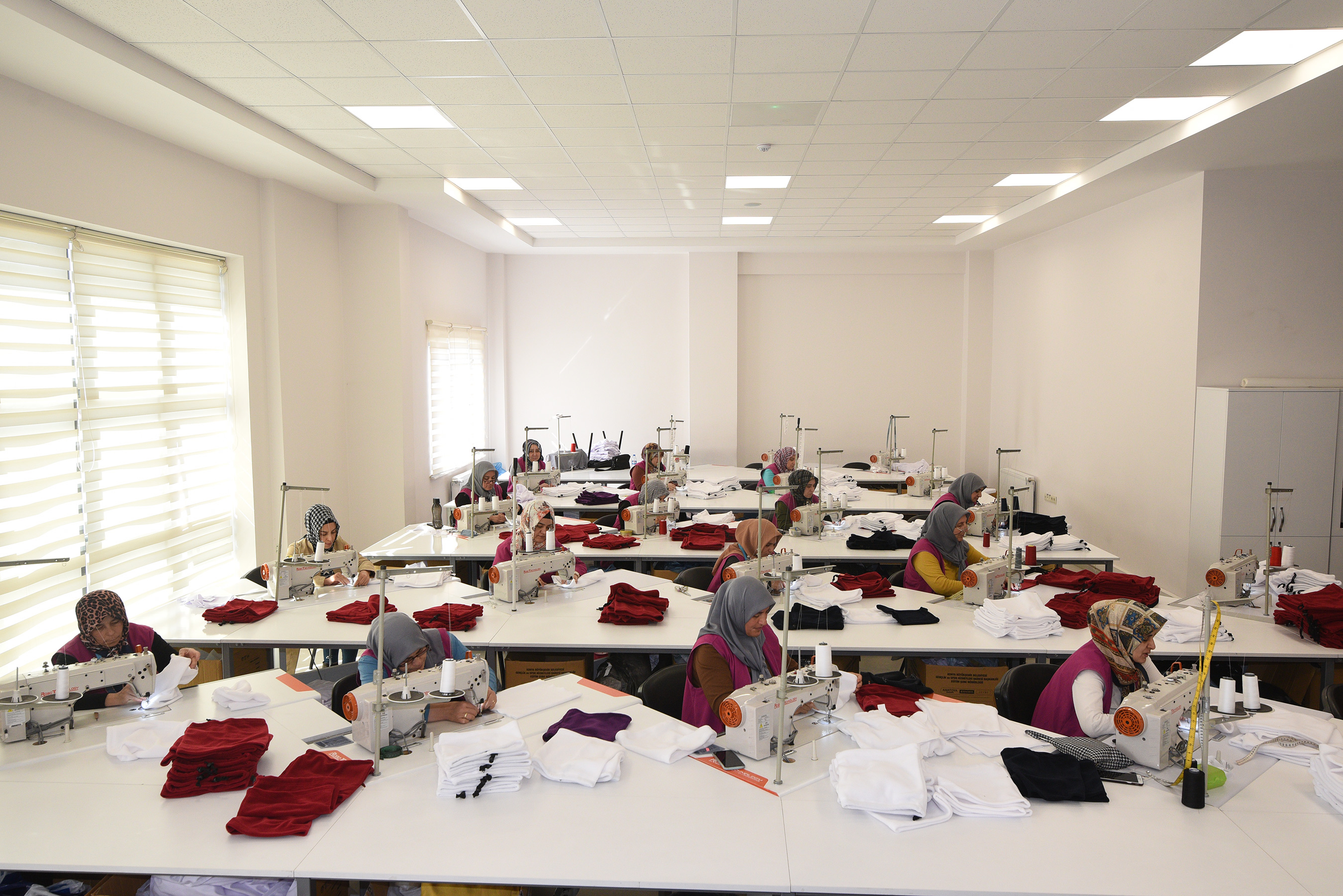 KOMEK ve ASEM Mensupları Depremzedelerin İçini Isıtıyor