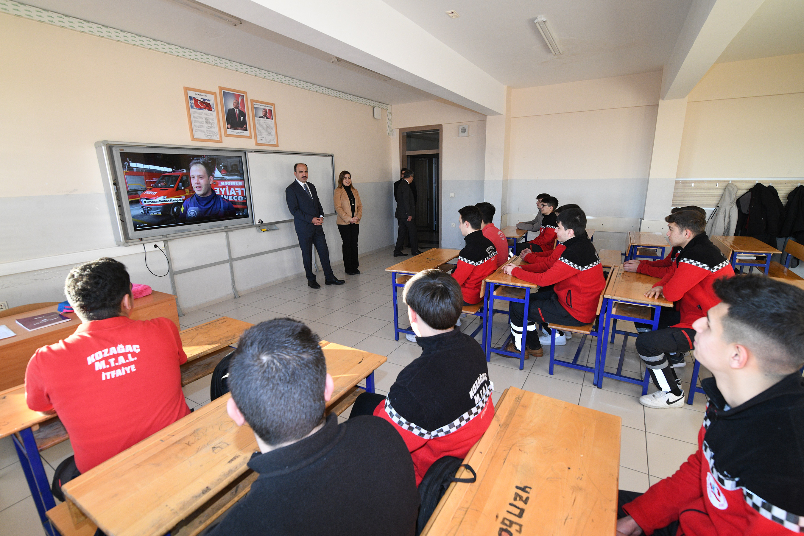 Başkan Altay 2023'ün İlk Ziyaretini Lise Öğrencilerine Yaptı