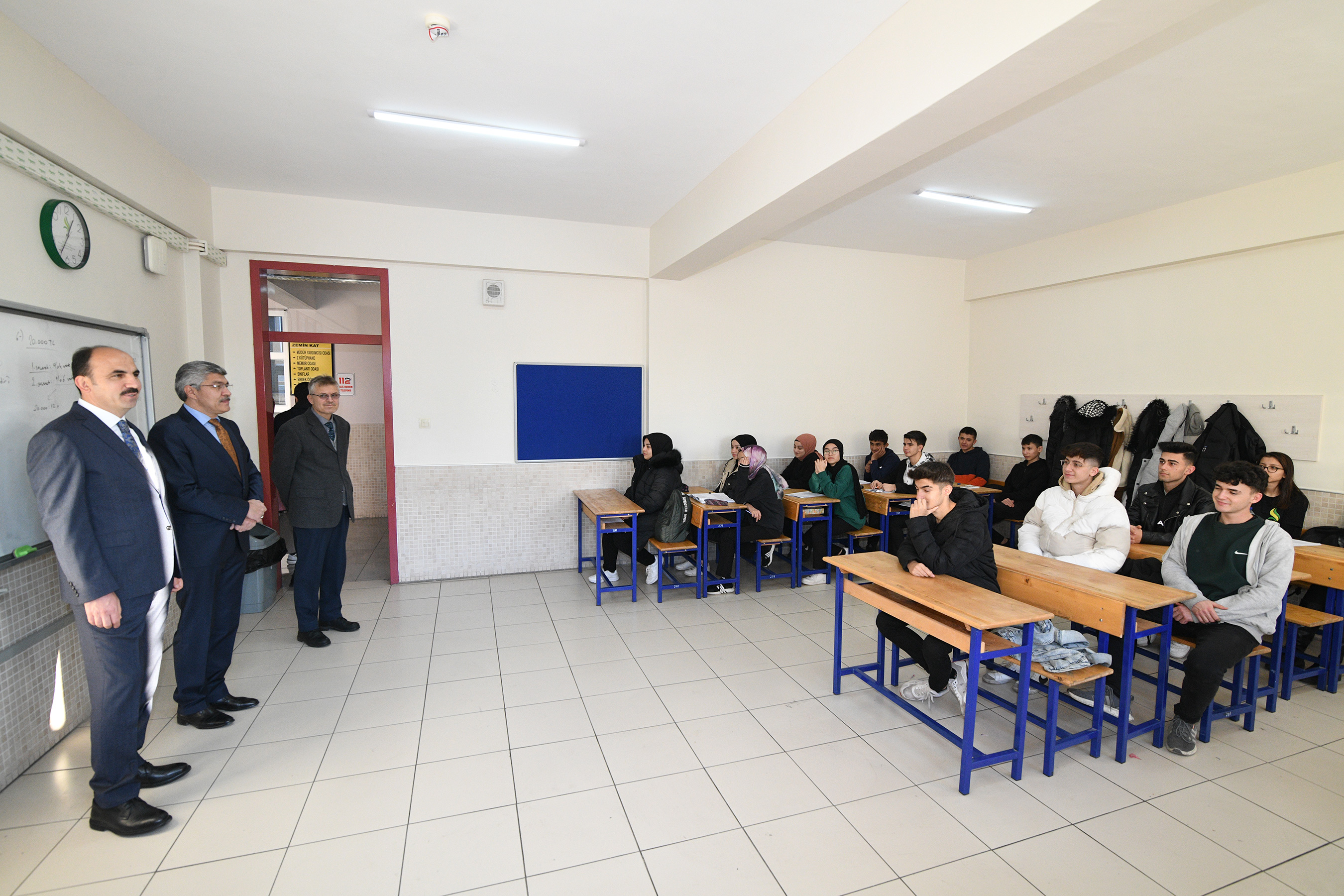 Başkan Altay 2023'ün İlk Ziyaretini Lise Öğrencilerine Yaptı
