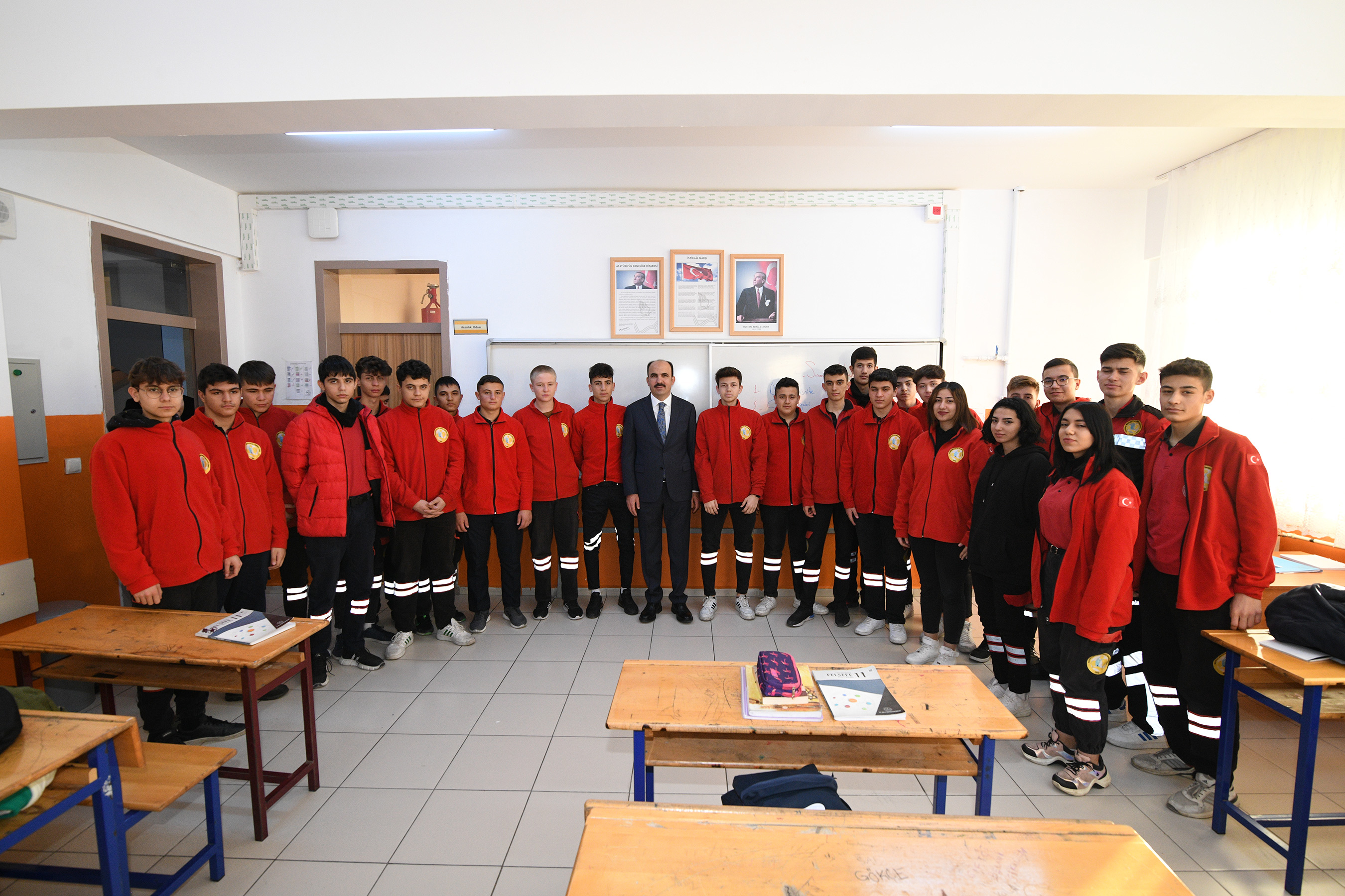 Başkan Altay 2023'ün İlk Ziyaretini Lise Öğrencilerine Yaptı
