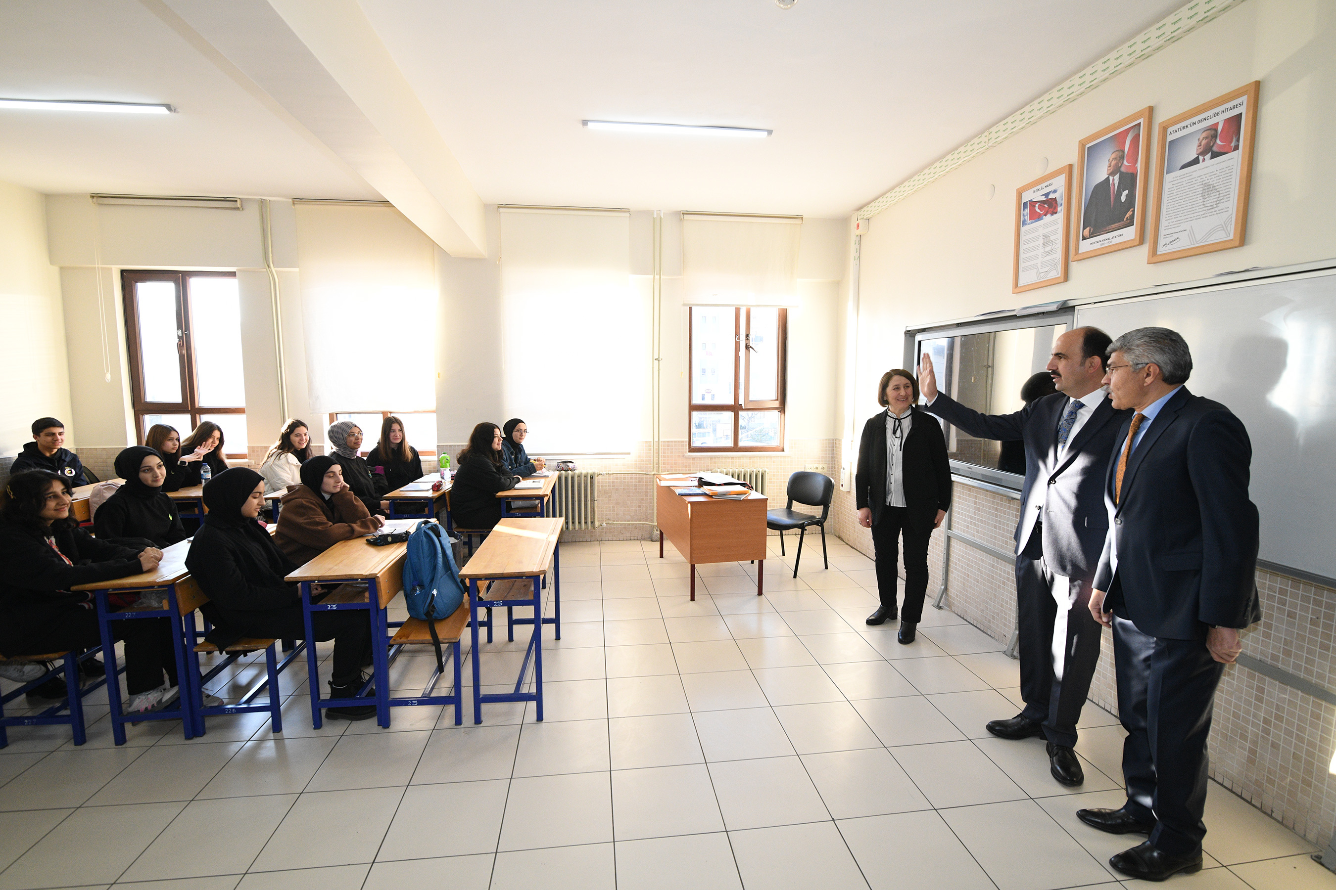 Başkan Altay 2023'ün İlk Ziyaretini Lise Öğrencilerine Yaptı