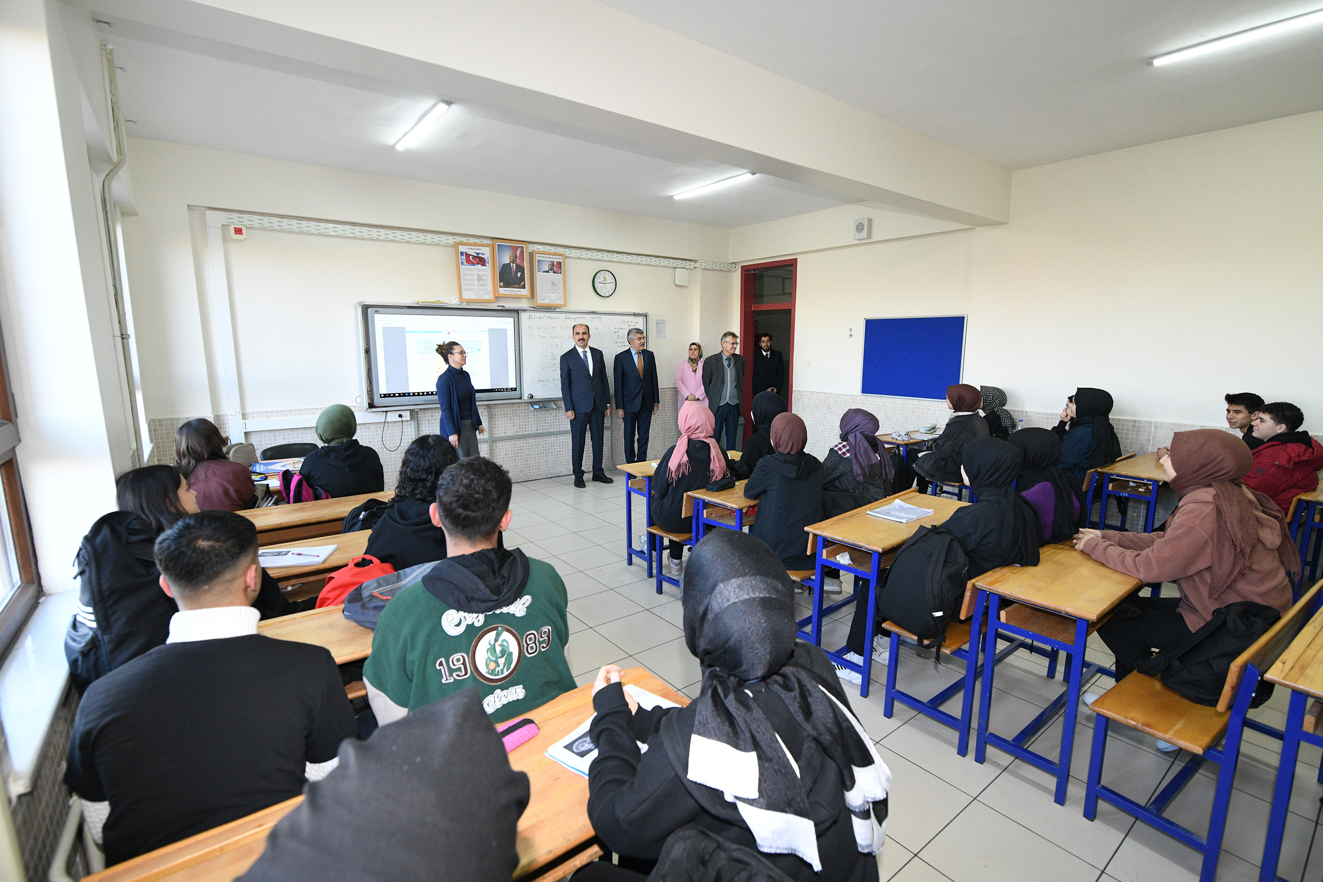 Başkan Altay 2023'ün İlk Ziyaretini Lise Öğrencilerine Yaptı