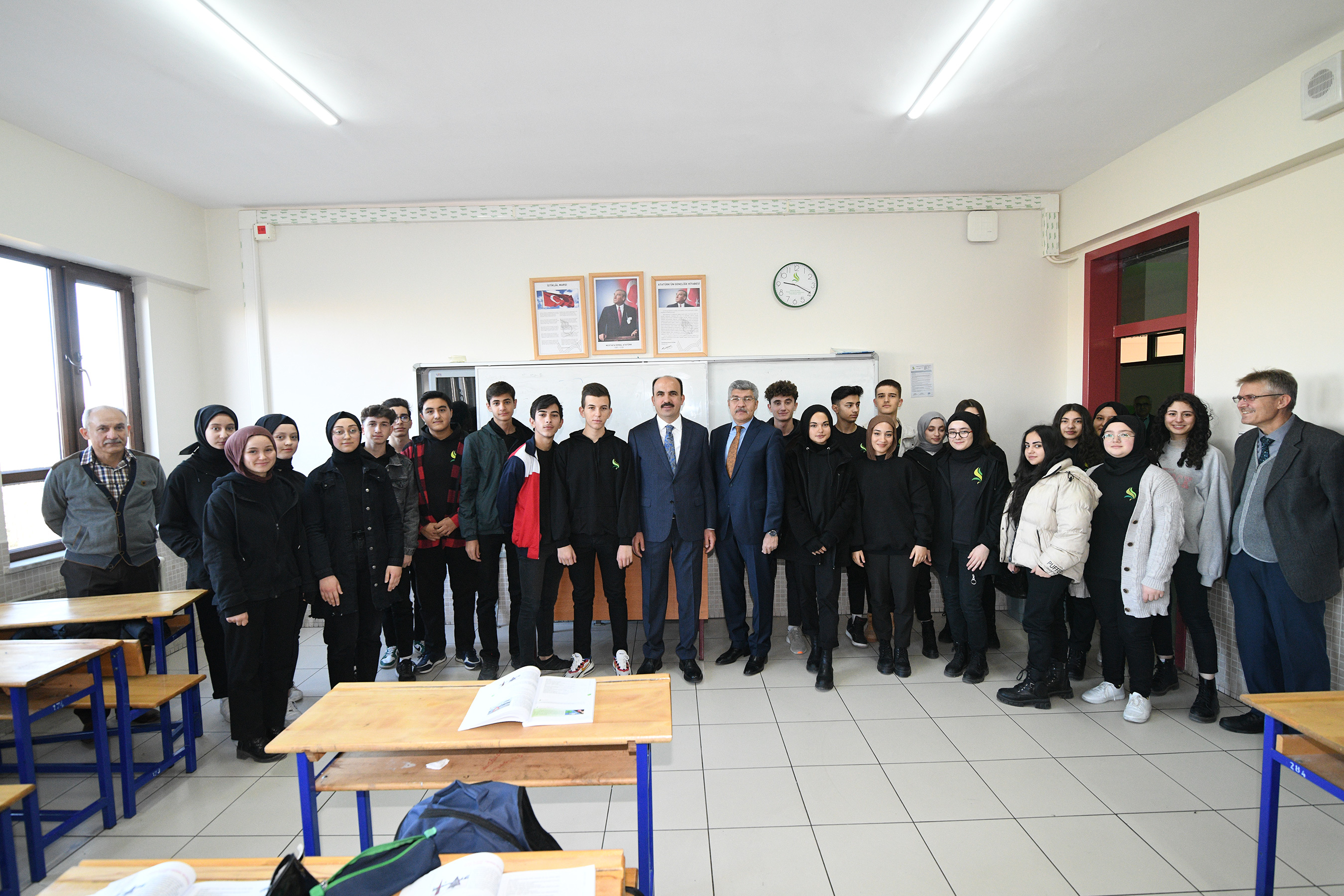 Başkan Altay 2023'ün İlk Ziyaretini Lise Öğrencilerine Yaptı