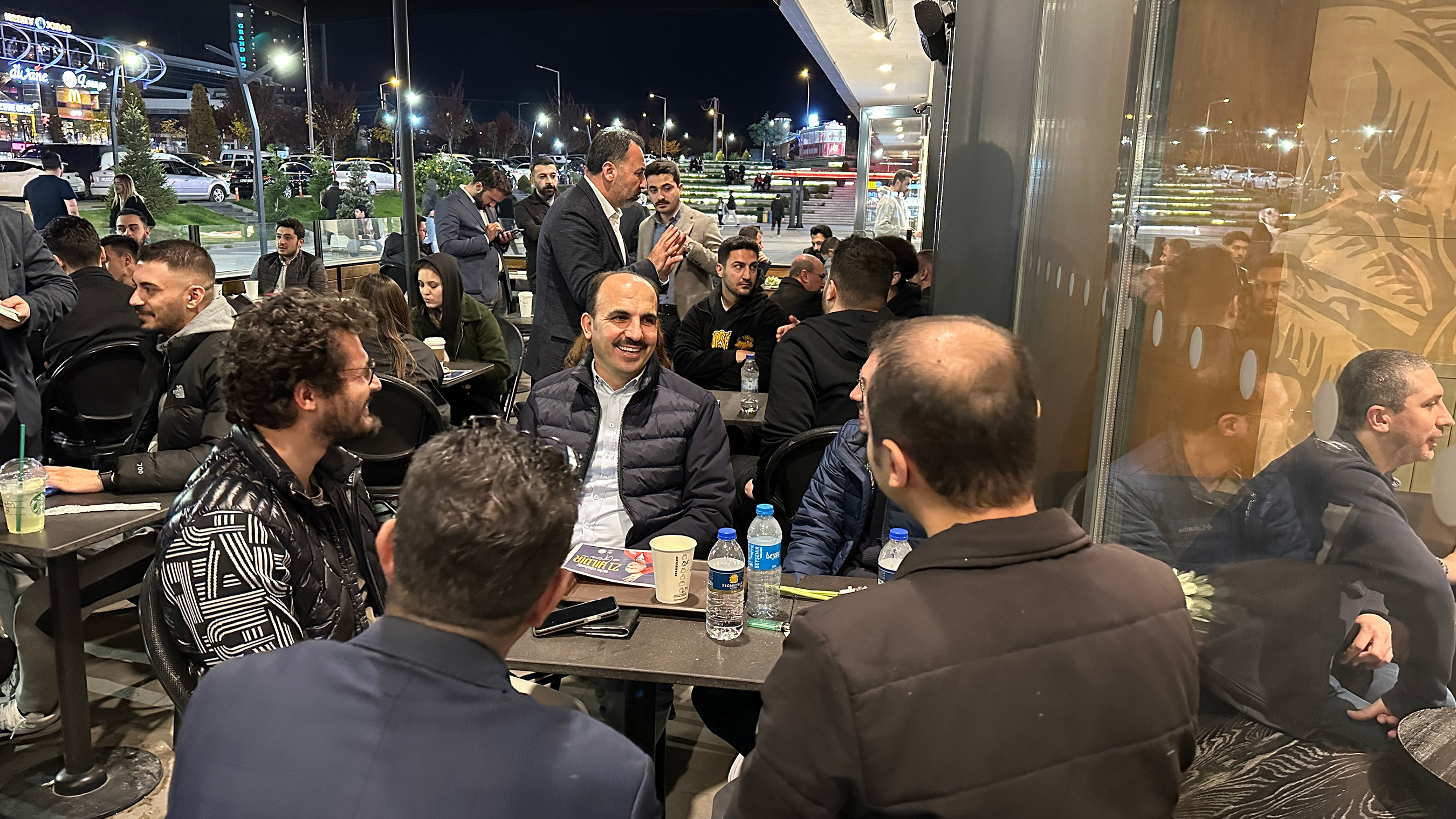 Başkan Altay Şehir Merkezinde Gençlerle Buluştu
