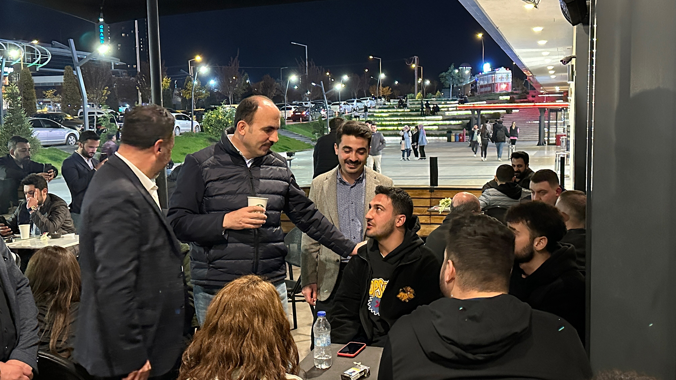 Başkan Altay Şehir Merkezinde Gençlerle Buluştu
