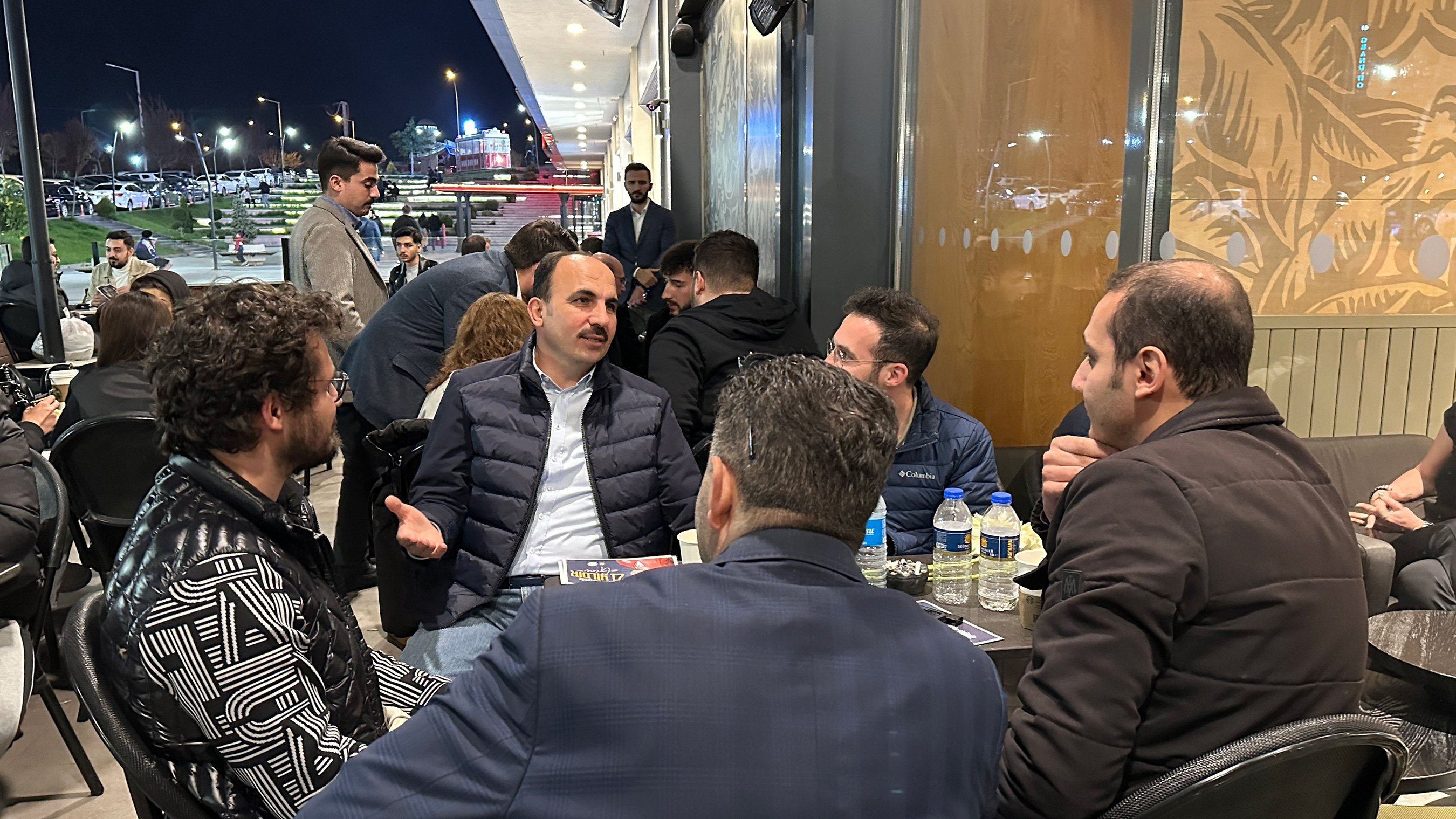 Başkan Altay Şehir Merkezinde Gençlerle Buluştu