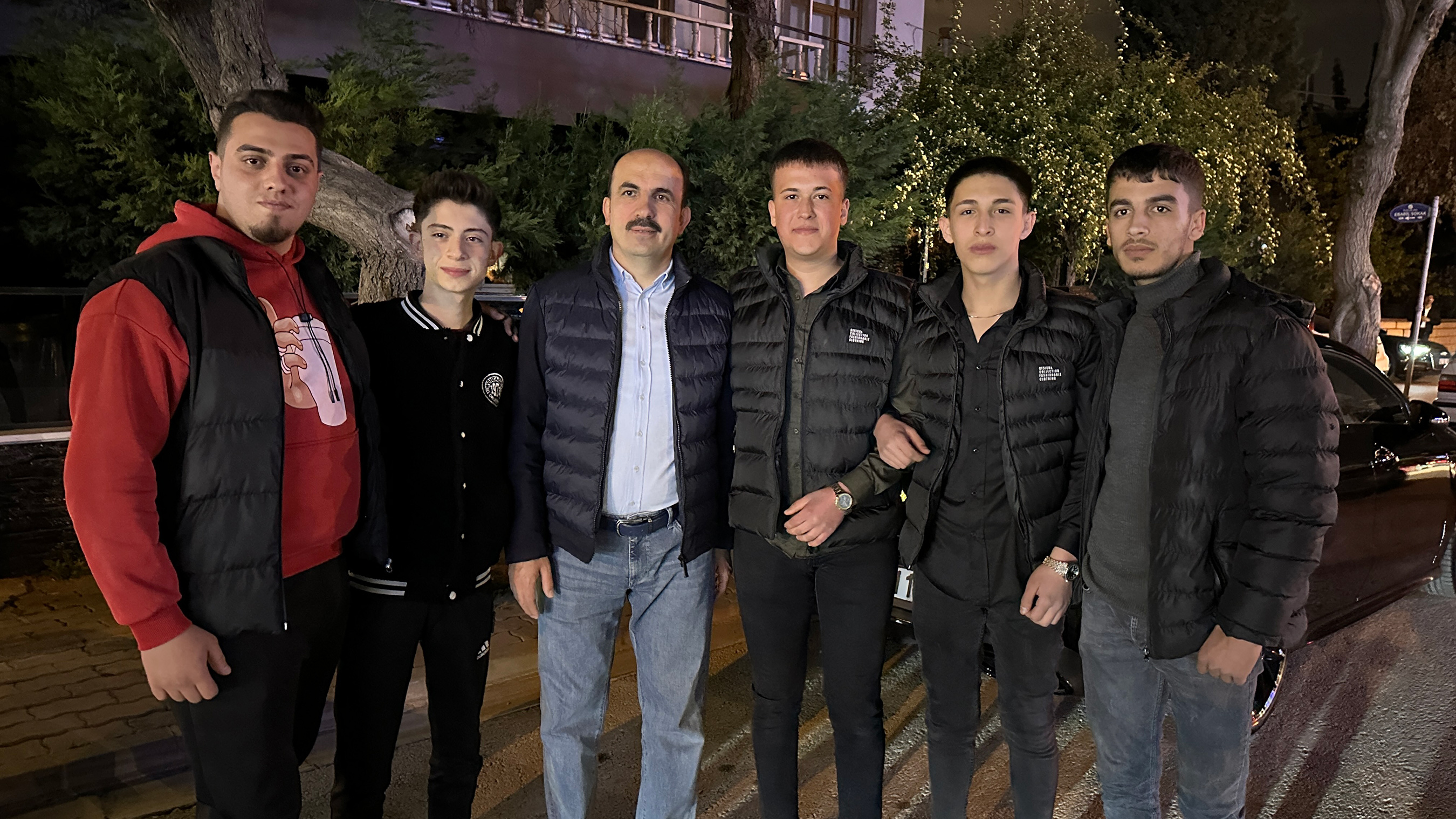 Başkan Altay Şehir Merkezinde Gençlerle Buluştu