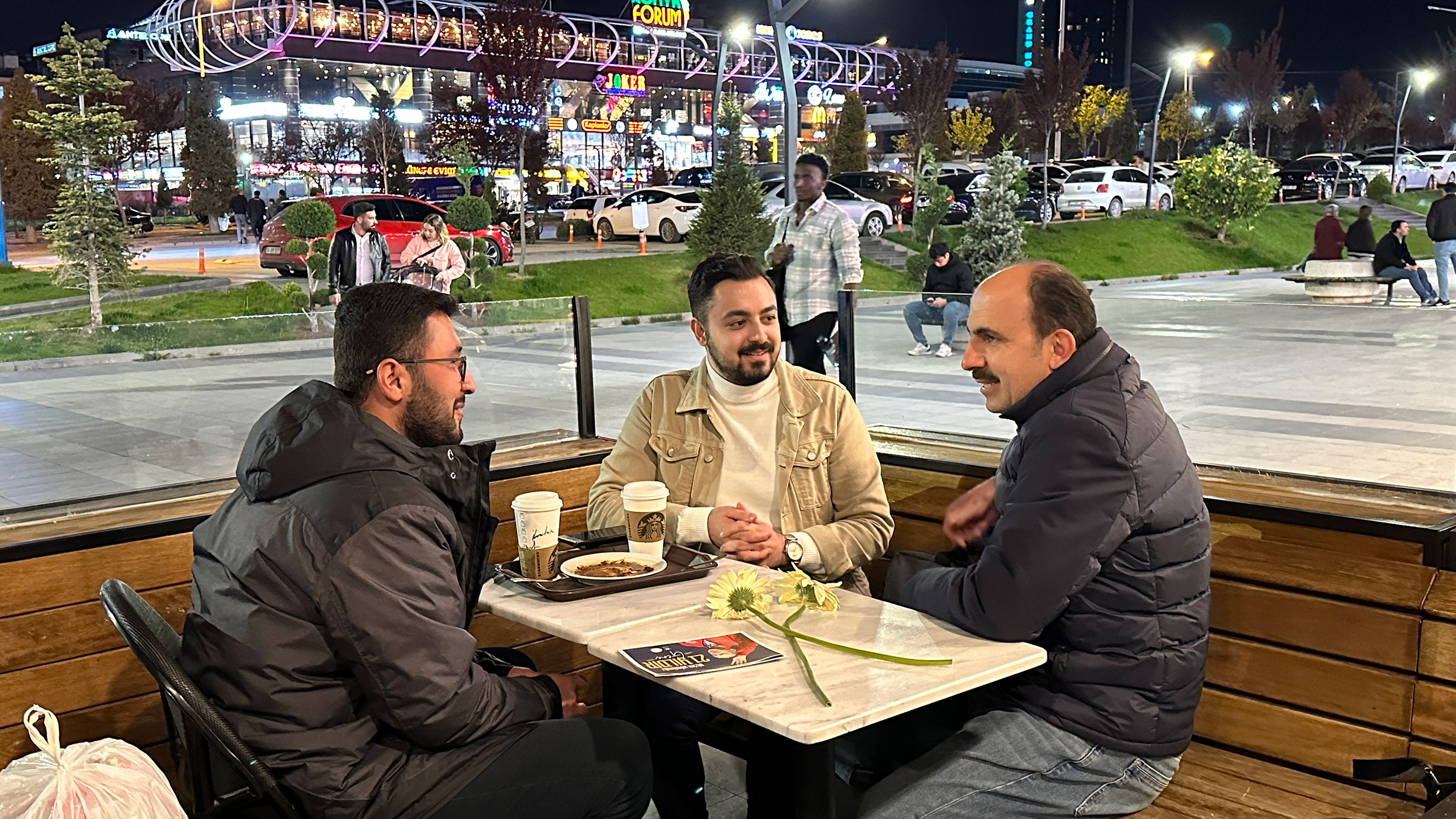 Başkan Altay Şehir Merkezinde Gençlerle Buluştu