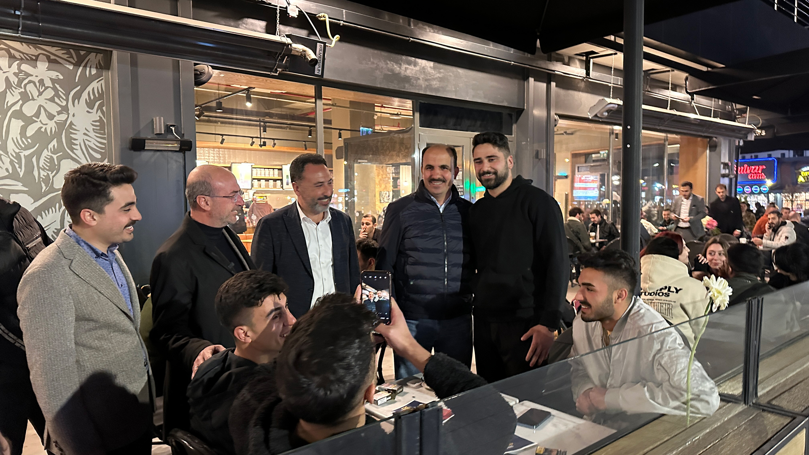Başkan Altay Şehir Merkezinde Gençlerle Buluştu