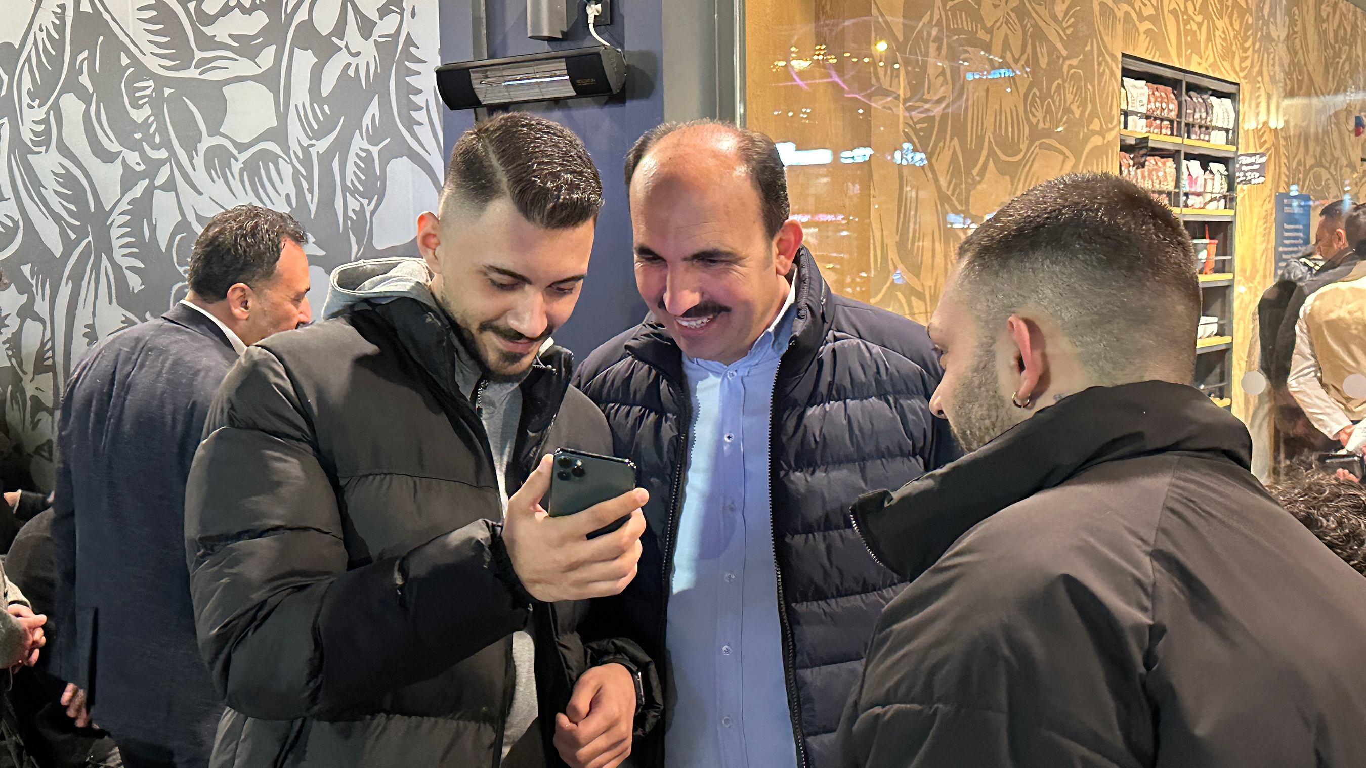 Başkan Altay Şehir Merkezinde Gençlerle Buluştu