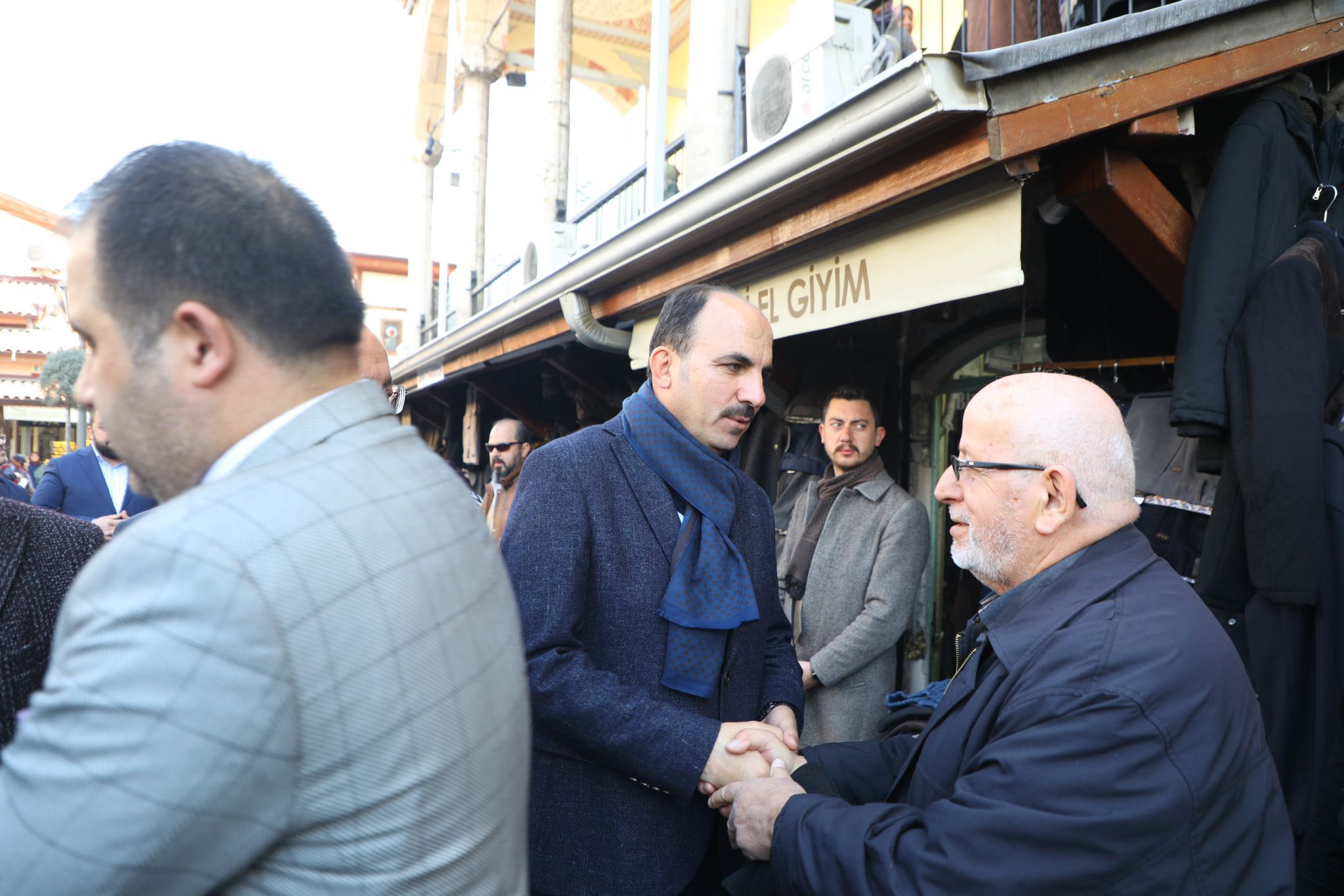 Başkanlar Cuma Namazı Sonrası Kapu Camii'nde Vatandaşlarla Buluştu