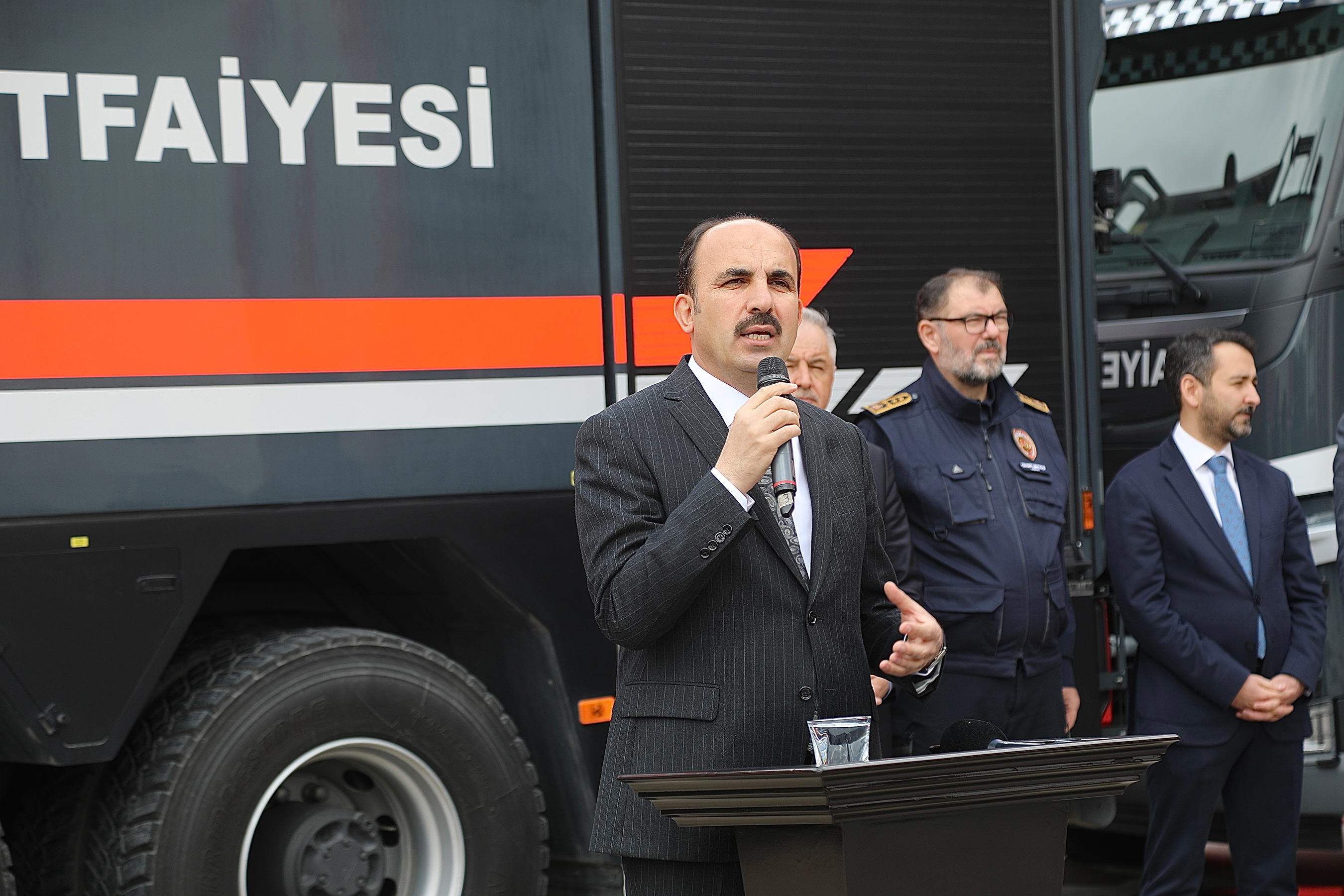 Başkan Altay Hatay'da Görev Yapan İtfaiye Personeline Teşekkür Belgesi Takdim Etti