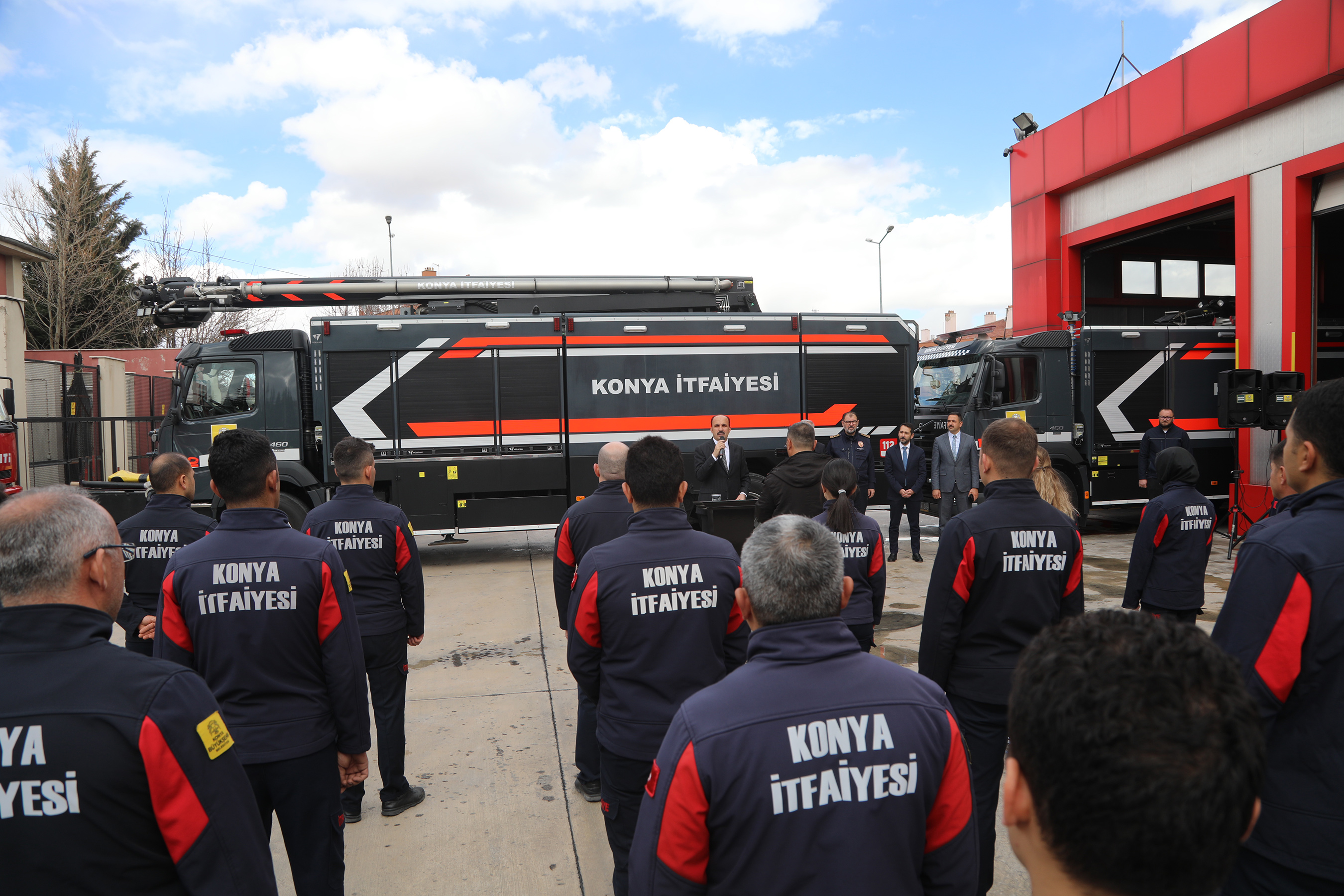 Başkan Altay Hatay'da Görev Yapan İtfaiye Personeline Teşekkür Belgesi Takdim Etti