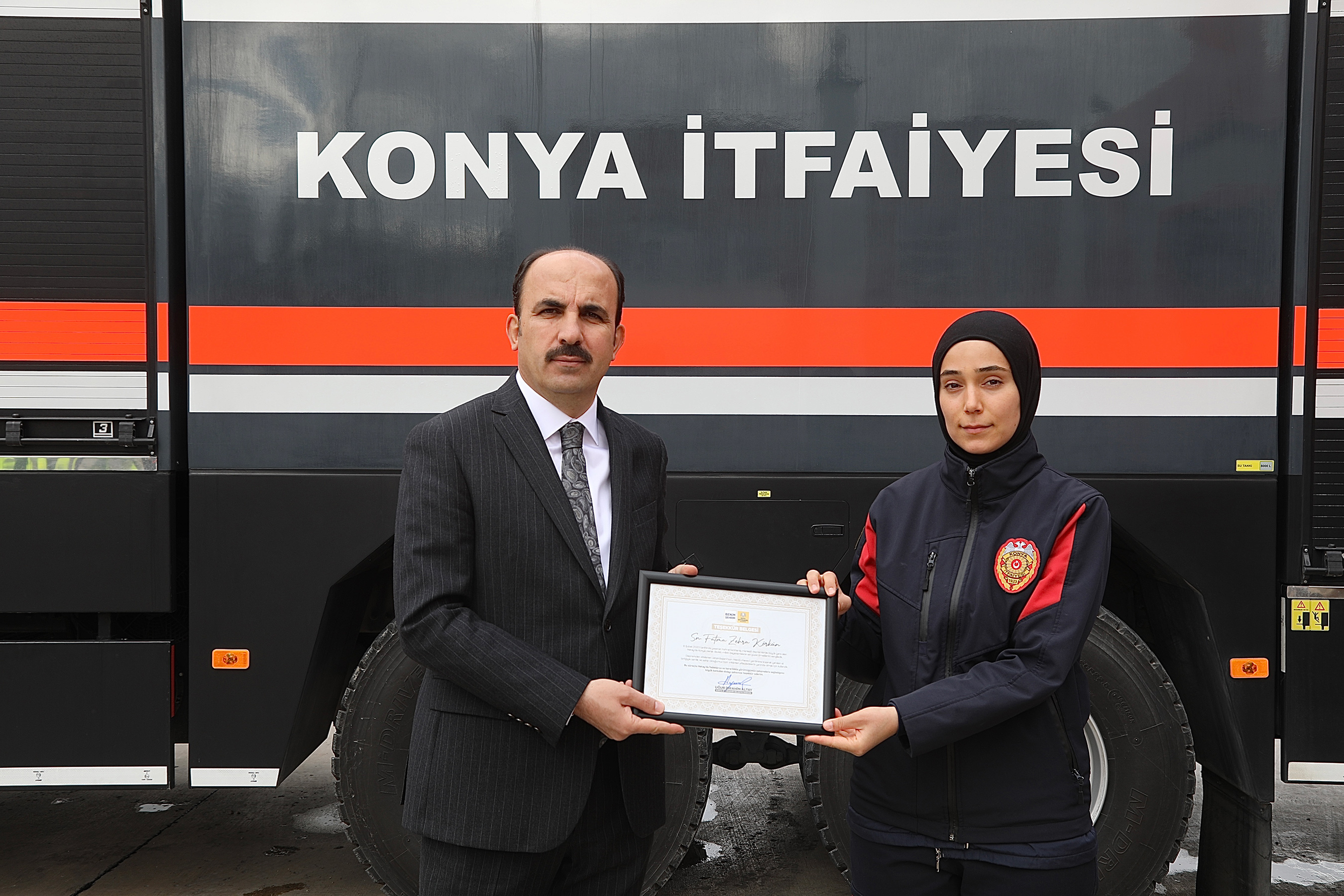 Başkan Altay Hatay'da Görev Yapan İtfaiye Personeline Teşekkür Belgesi Takdim Etti