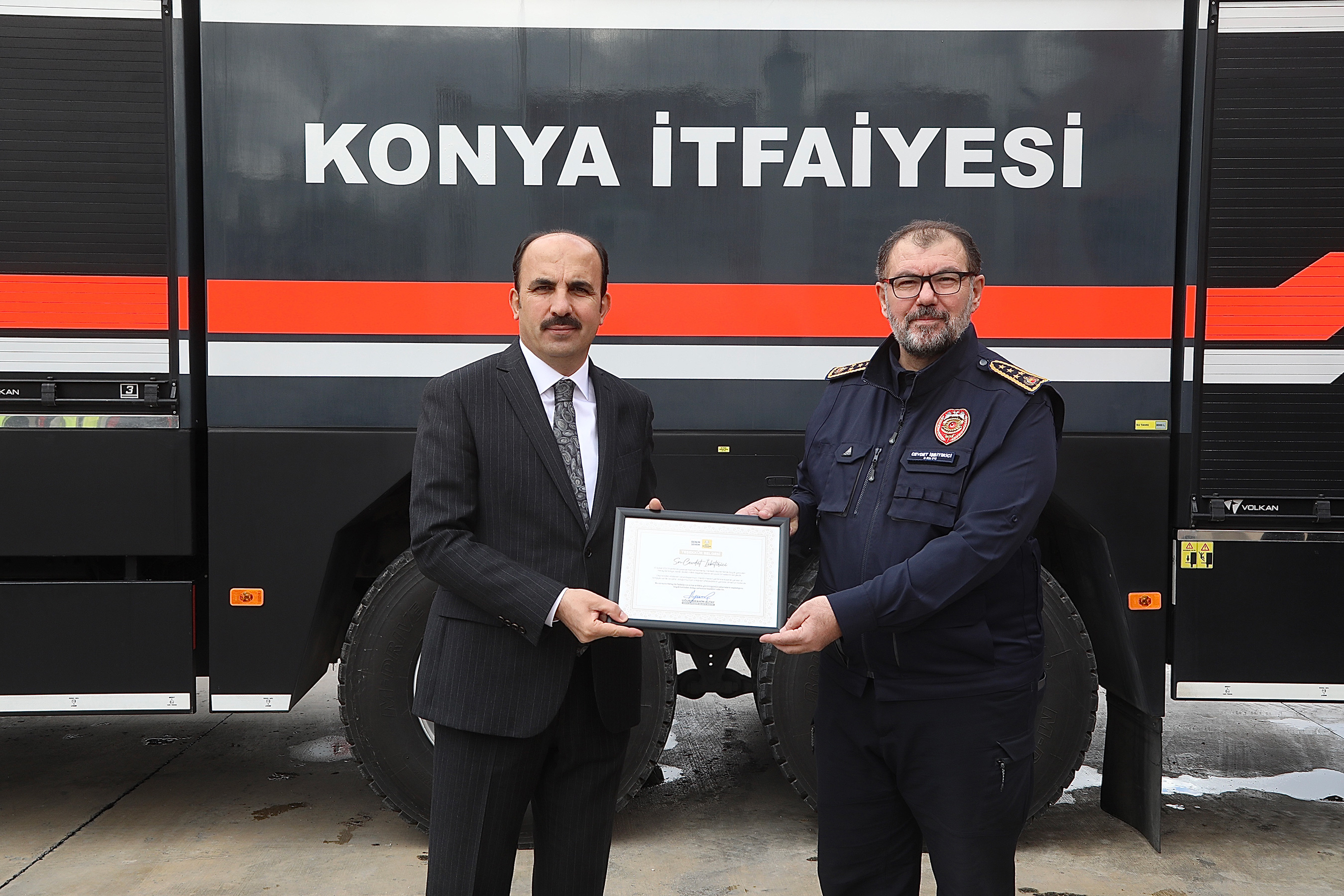 Başkan Altay Hatay'da Görev Yapan İtfaiye Personeline Teşekkür Belgesi Takdim Etti