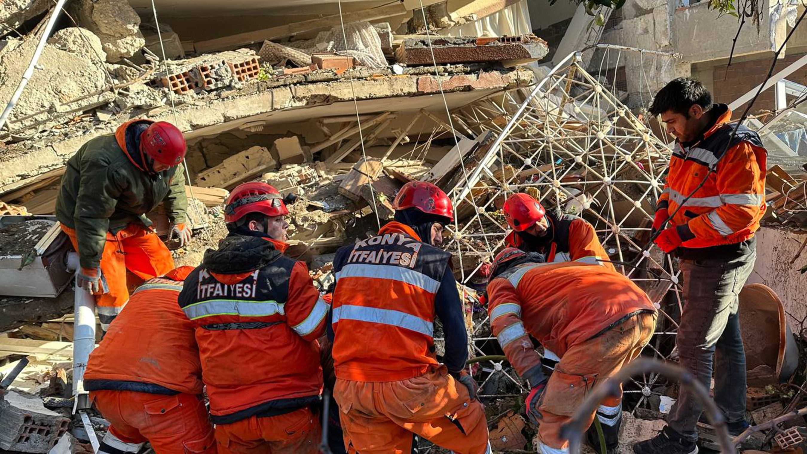 Konya'nın Kalbi Deprem Bölgesinde Atıyor