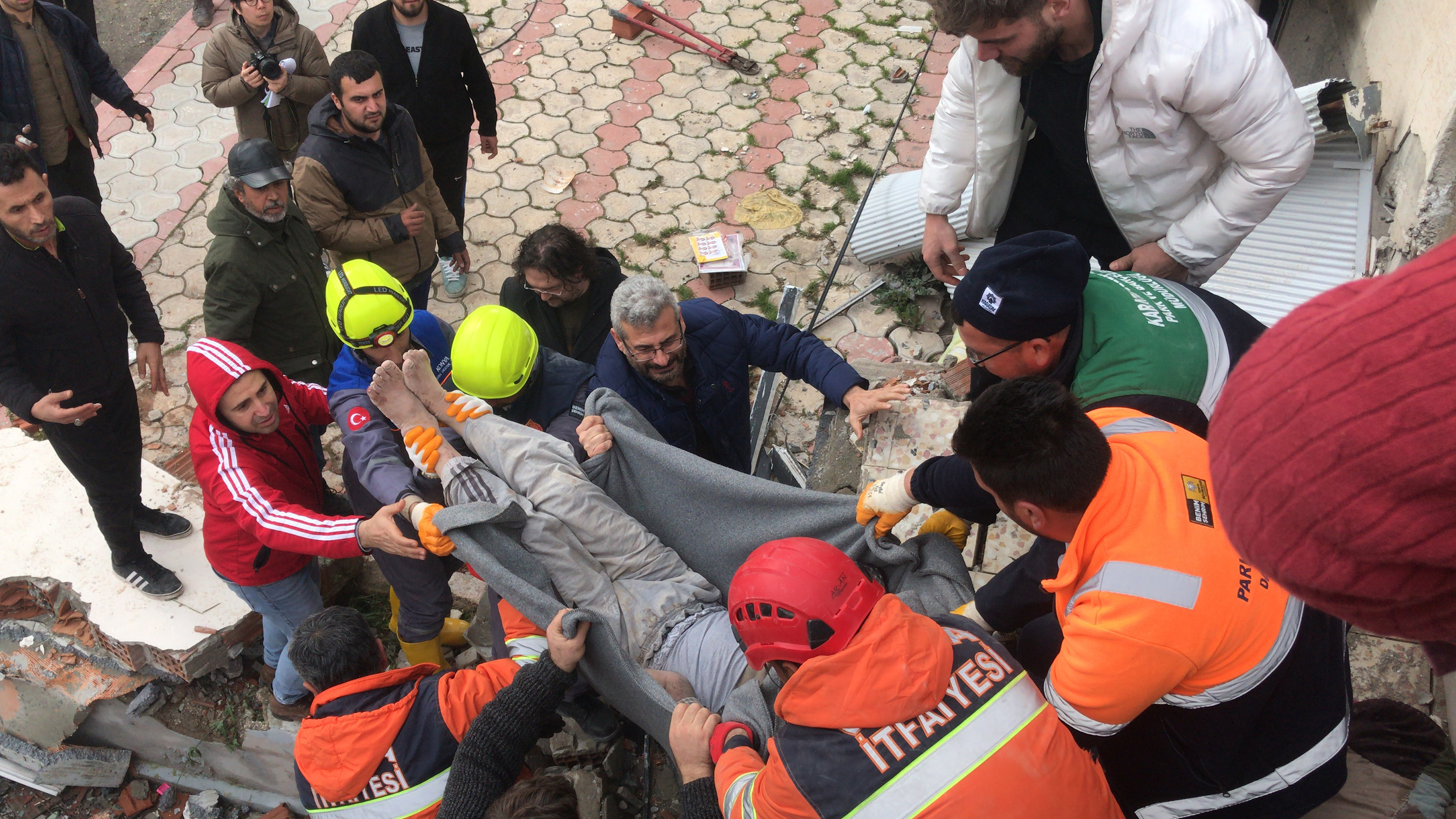 Konya'nın Kalbi Deprem Bölgesinde Atıyor