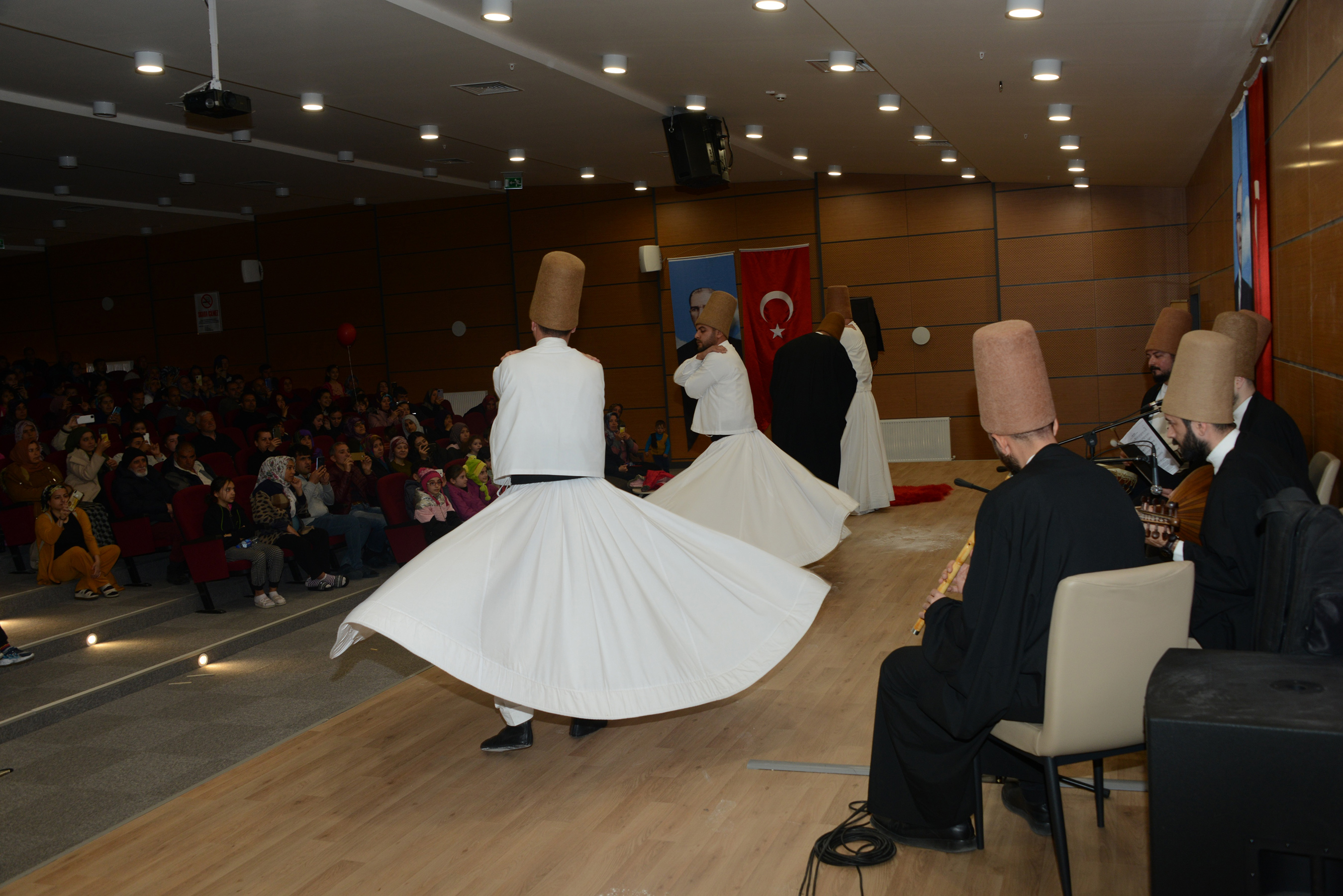 Büyükşehir Konya'da Yurtlarda Kalan Depremzedelere Sema Programlarıyla Moral Veriyor