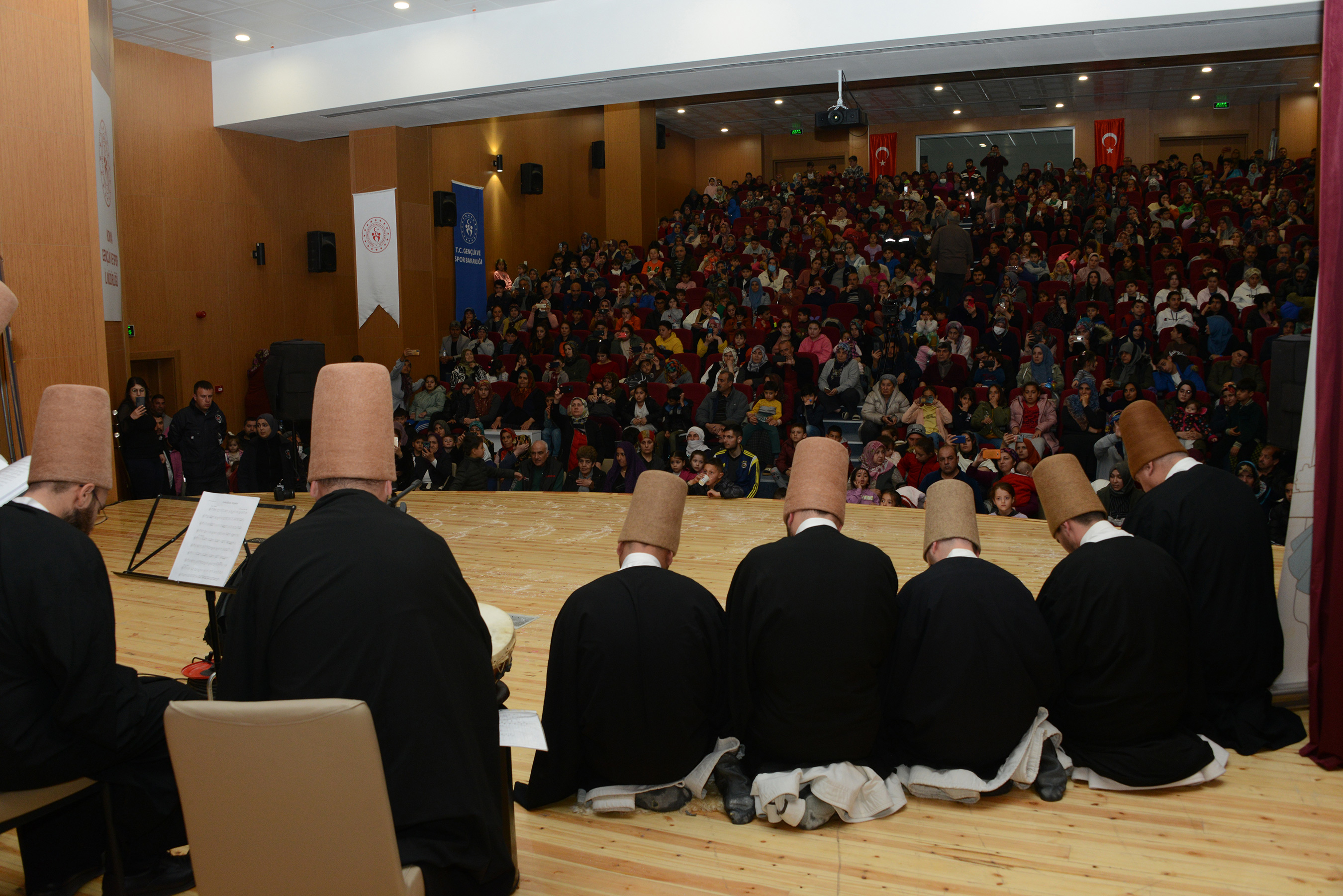 Büyükşehir Konya'da Yurtlarda Kalan Depremzedelere Sema Programlarıyla Moral Veriyor