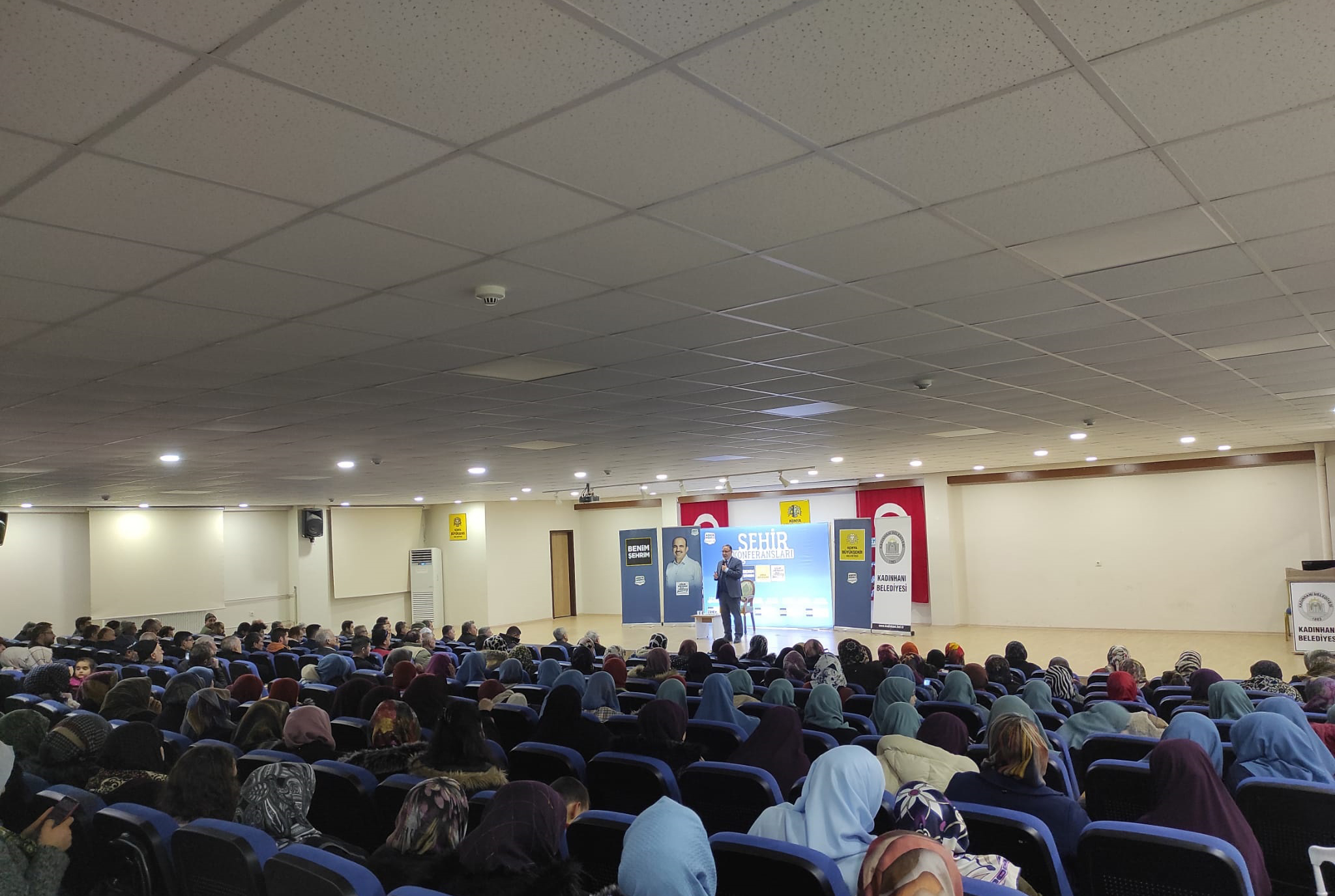 İlahiyatçı Mustafa Karataş İlçelerde Konyalılarla Buluştu